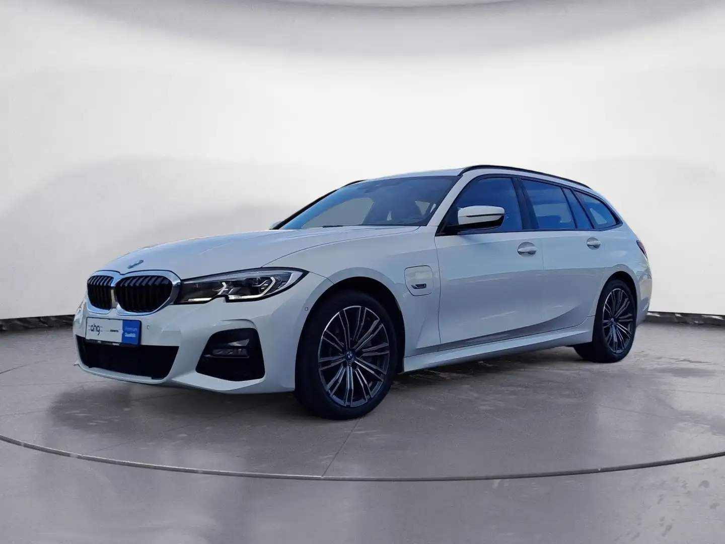 BMW 330 e xDrive Touring M Sport A. Innovationsp. Weiß - 2