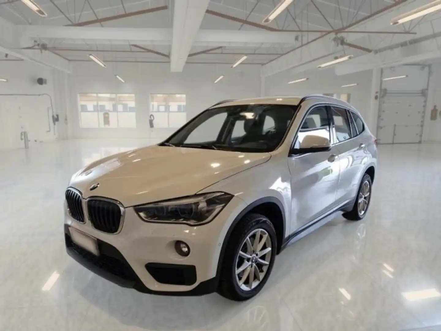 BMW X1 sDrive 18dA Business (4.75) - 1