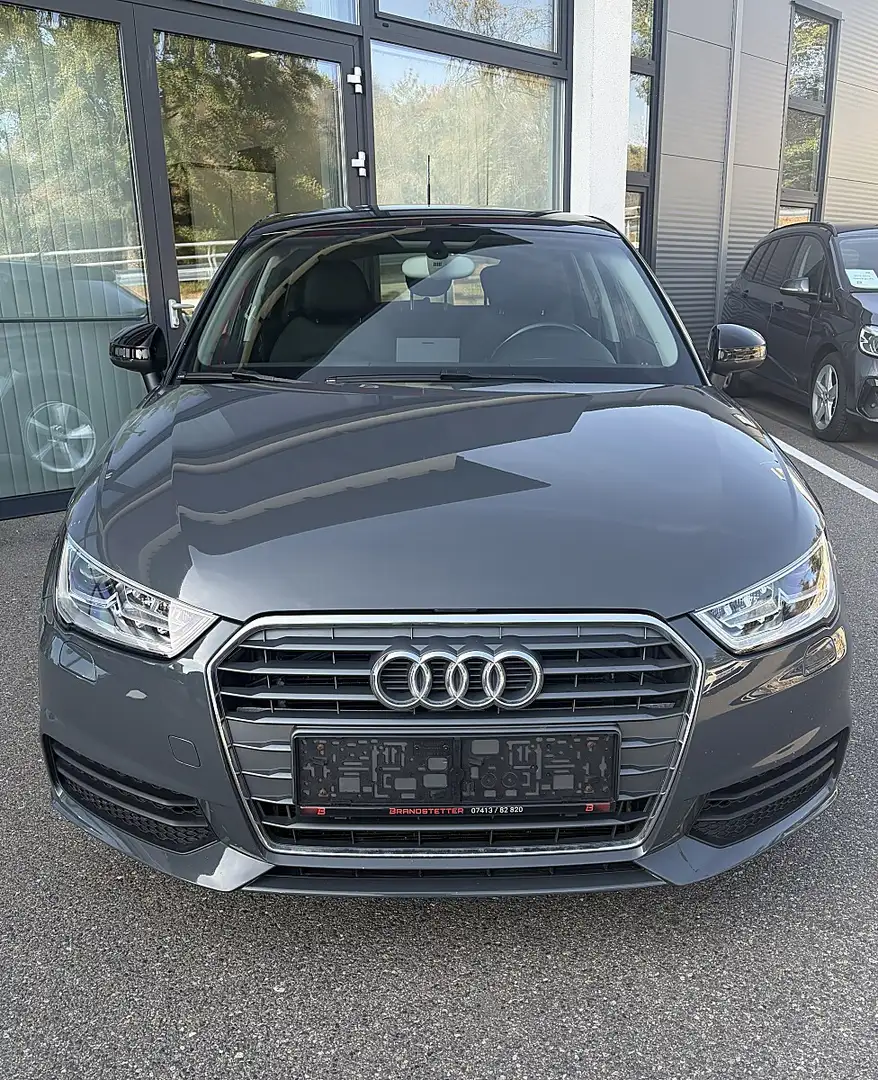 Audi A1 SB 1,0 TFSI intense Grau - 2
