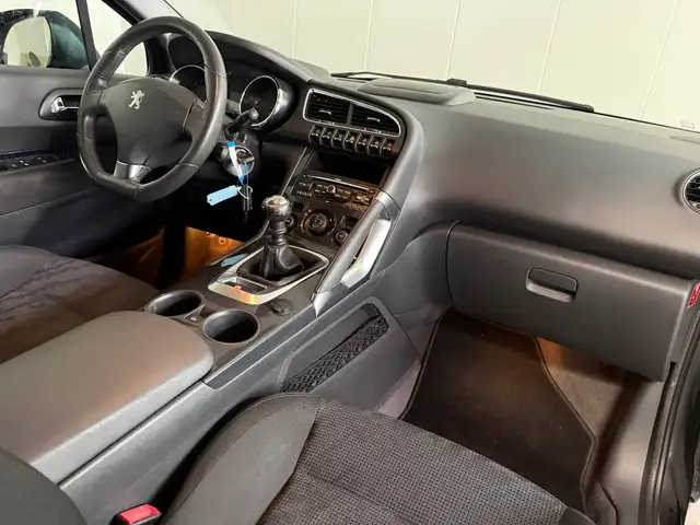 Peugeot 3008 view 3
