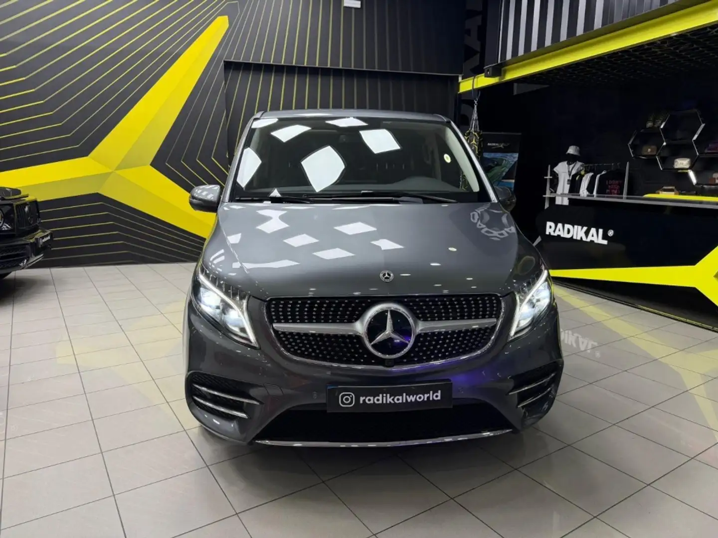 Mercedes-Benz V 300d Largo Exclusive Gris - 1