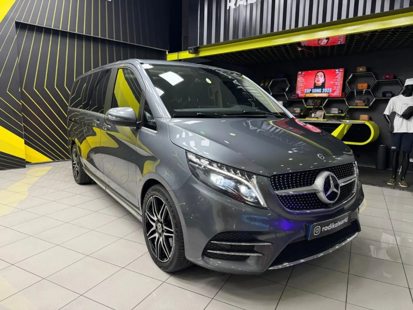 Mercedes-Benz V 300d Largo Exclusive Gris - 2