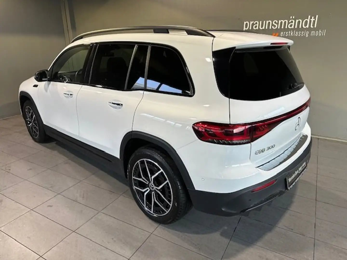 Mercedes-Benz EQB 300 4M AMG Night 7 Sitze/Pano/LED/eleHe/360° Weiß - 2