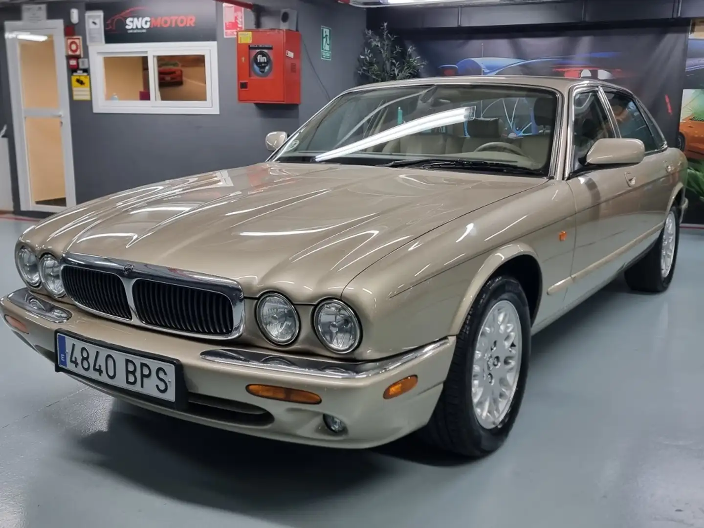Jaguar XJ XJ8 3.2 Executive Beige - 1