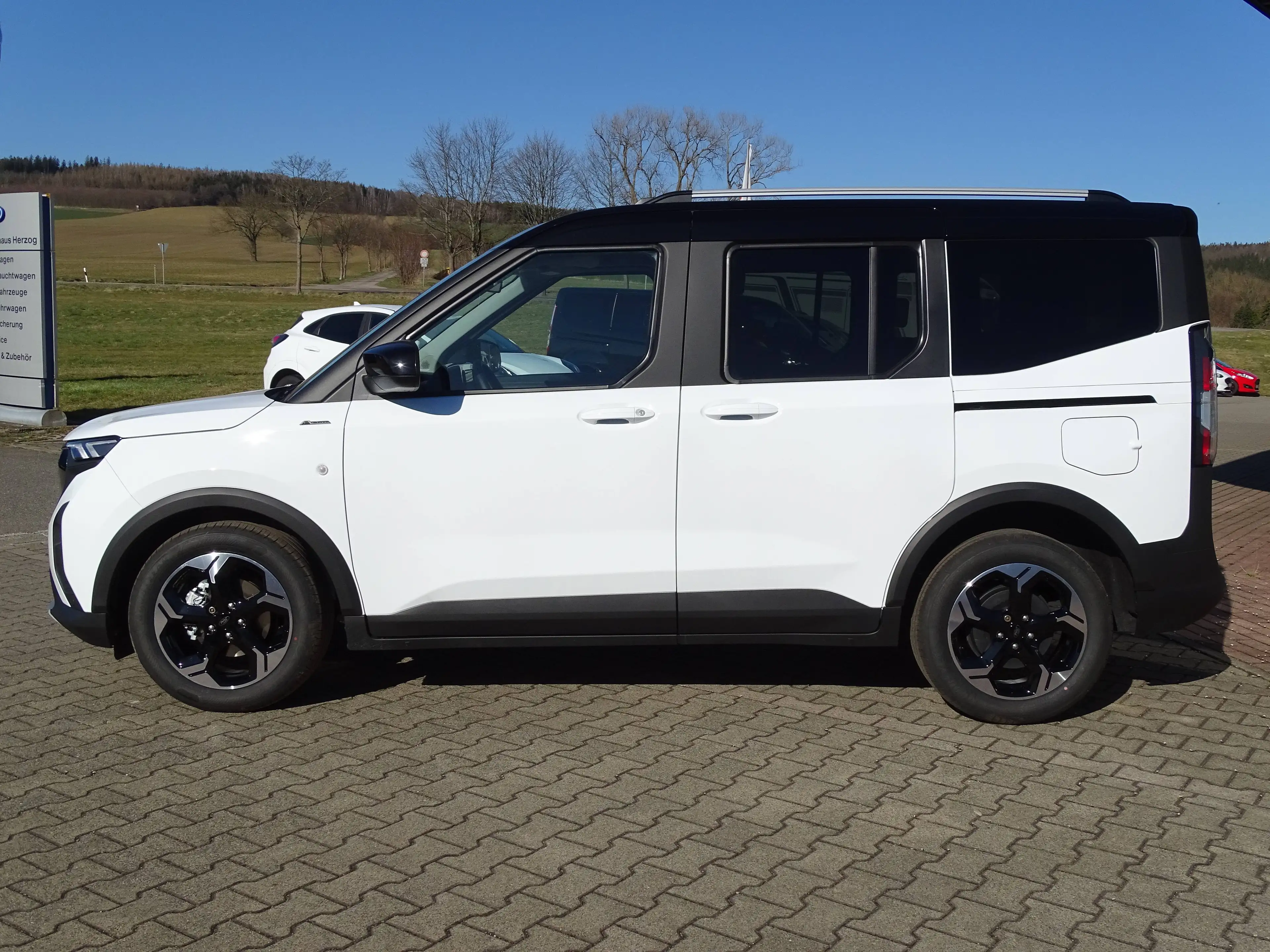 Ford Tourneo Courier Active — photo 2