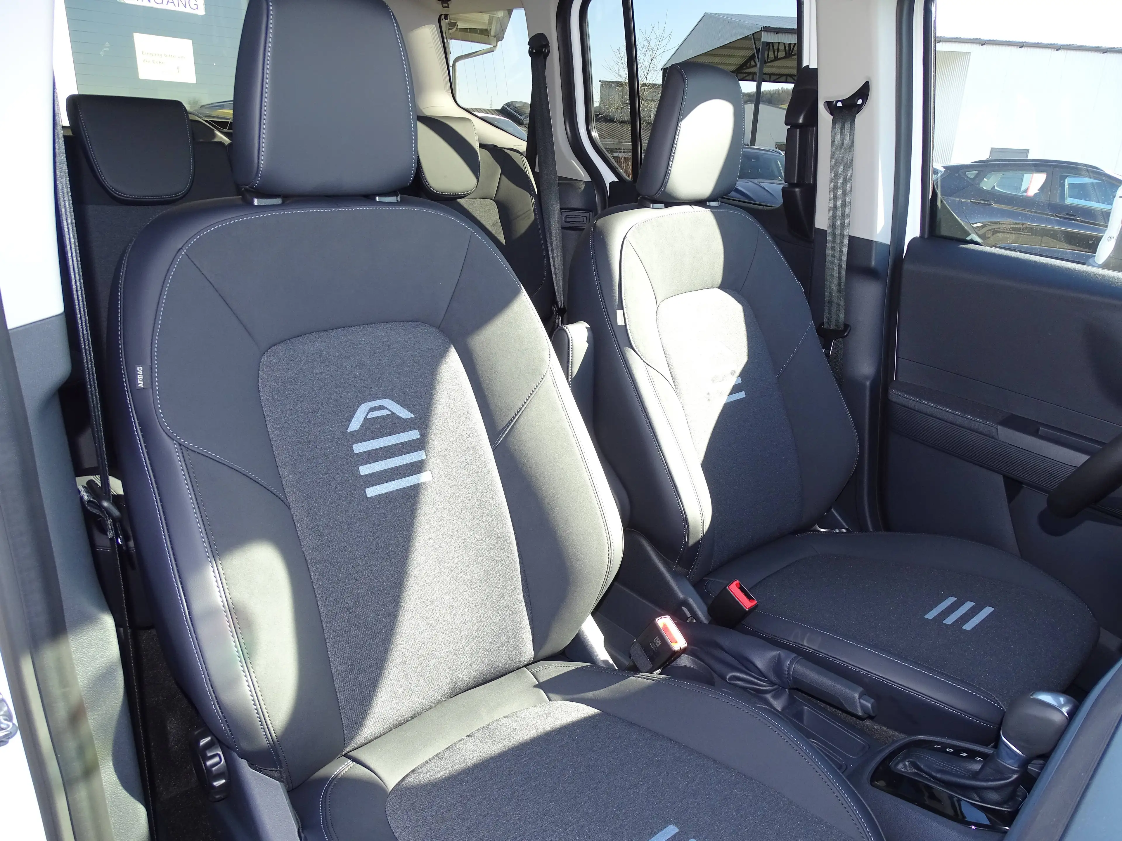 Ford Tourneo Courier Active — photo 10