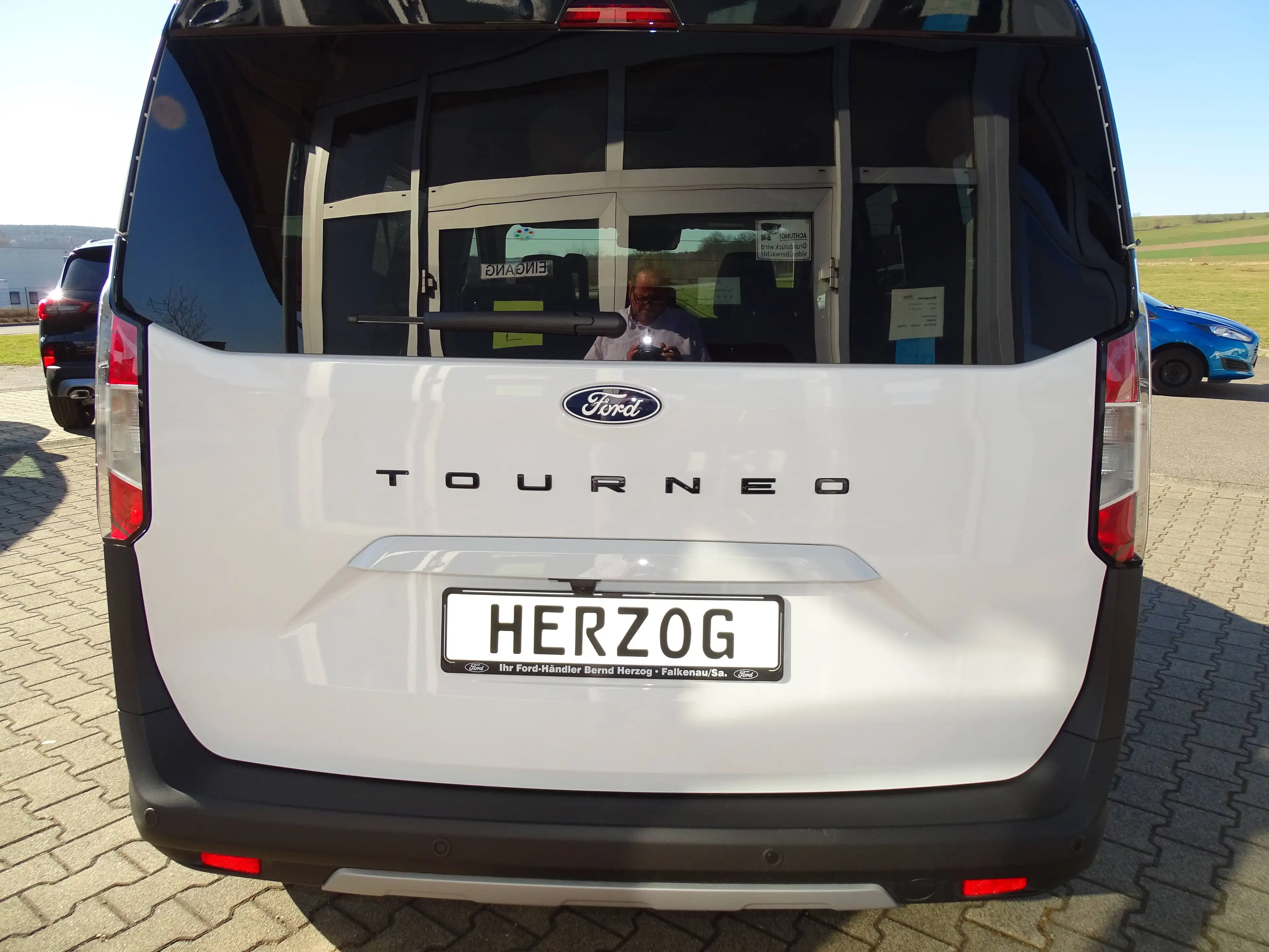 Ford Tourneo Courier Active — photo 3