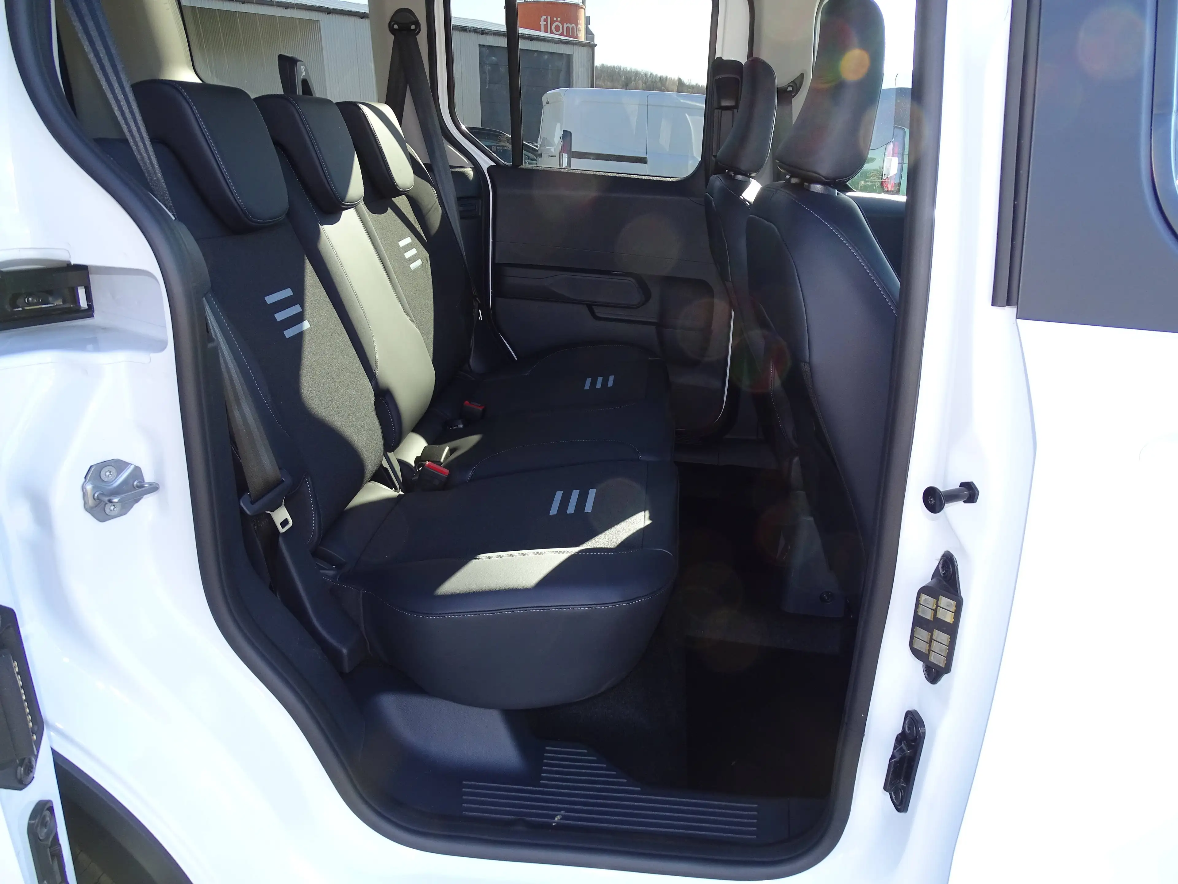 Ford Tourneo Courier Active — photo 11