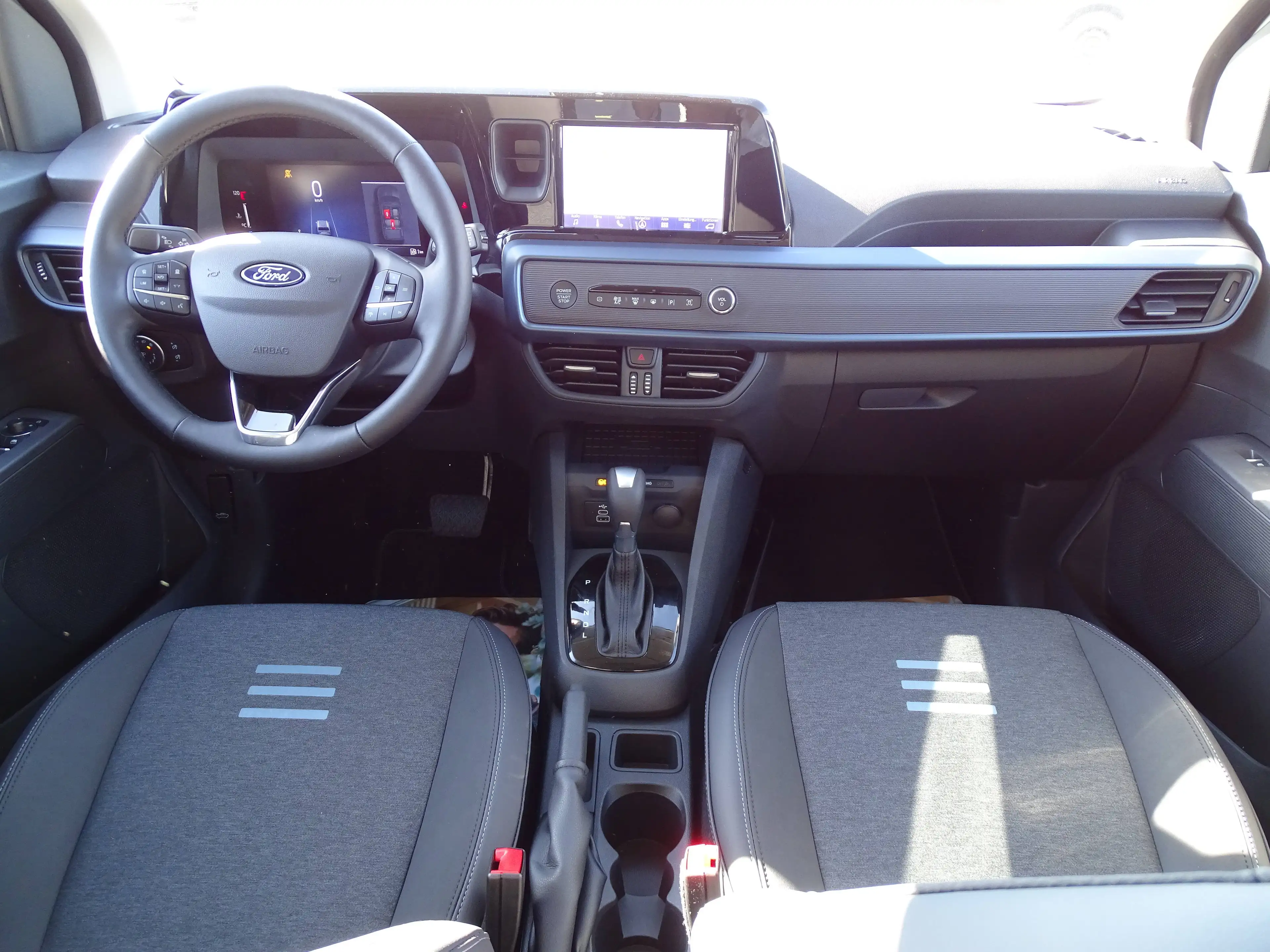 Ford Tourneo Courier Active — photo 13