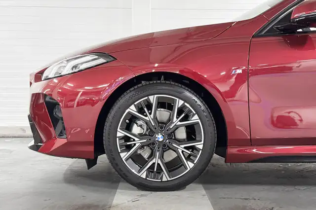 BMW 1 Series view 4