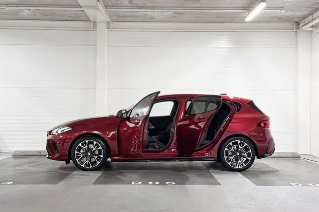 BMW 1 Series view 3