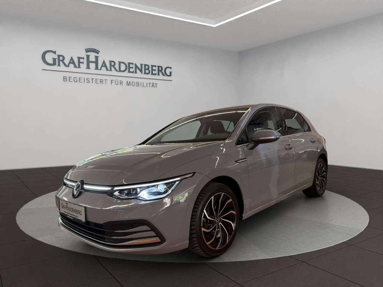 Volkswagen Golf 2023 — VIII Lim 1.5 eTSI Automatik Style ACC PDC SzHzg