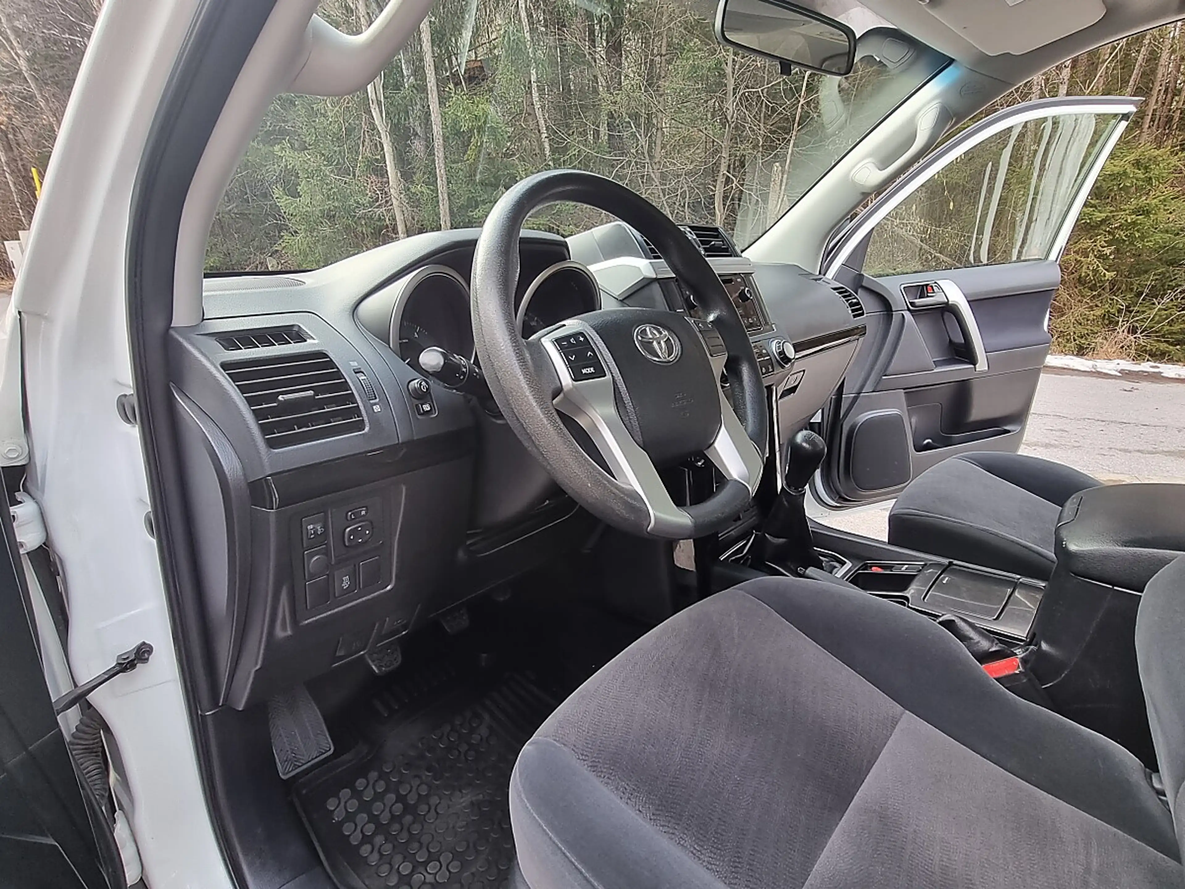 Toyota Land Cruiser Landcruiser 2,8 D-4D 4WD City — photo 11