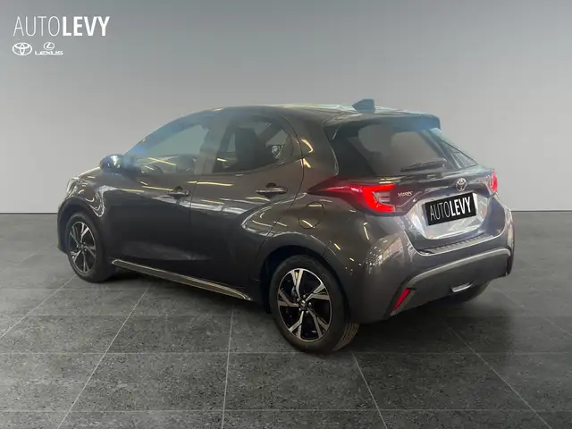 Toyota Yaris view 4