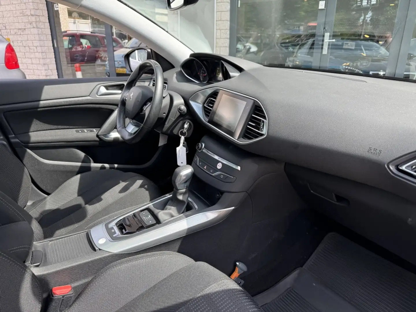Peugeot 308 1.2 PureTech Allure Pano Camera NAP VOL Negro - 2