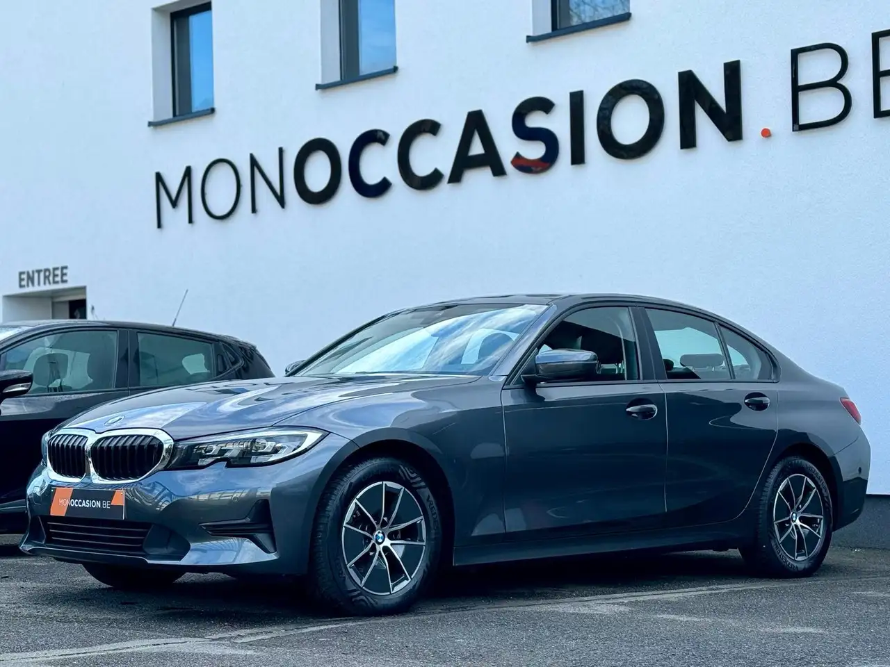 BMW 318 Berline in Grijs tweedehands in Liège voor € 25.990,-