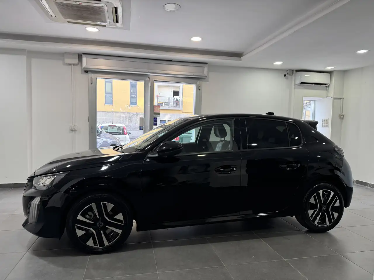 Peugeot 208 II 2023 1.2 hybrid Allure 145cv e-dcs 6, миниатюра 4