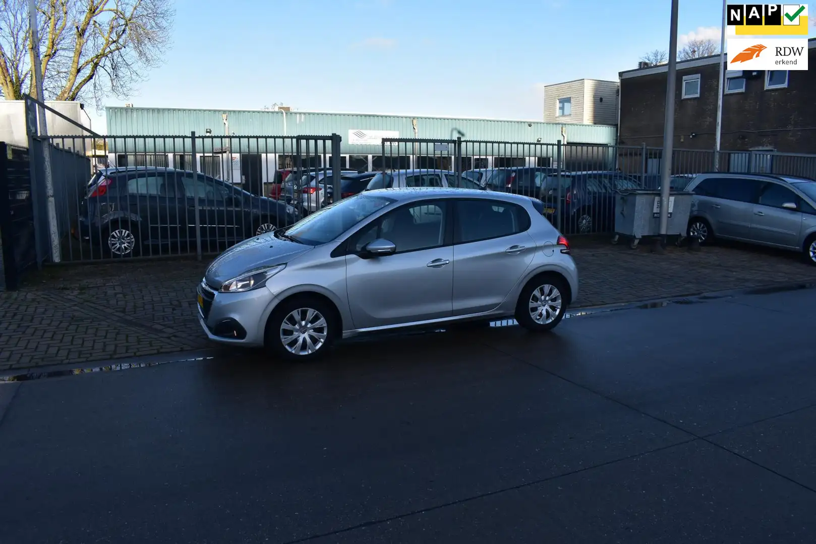 Peugeot 208 1.2 PureTech Blue Lion Gris - 1