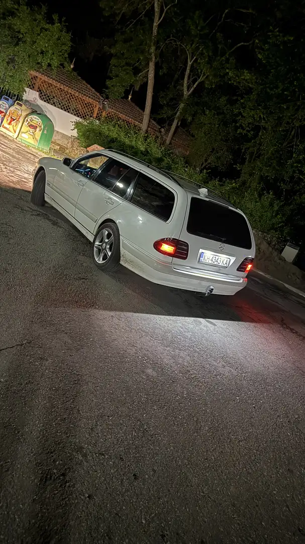 Mercedes-Benz E 280 T Avantgarde 4-Matic - 2