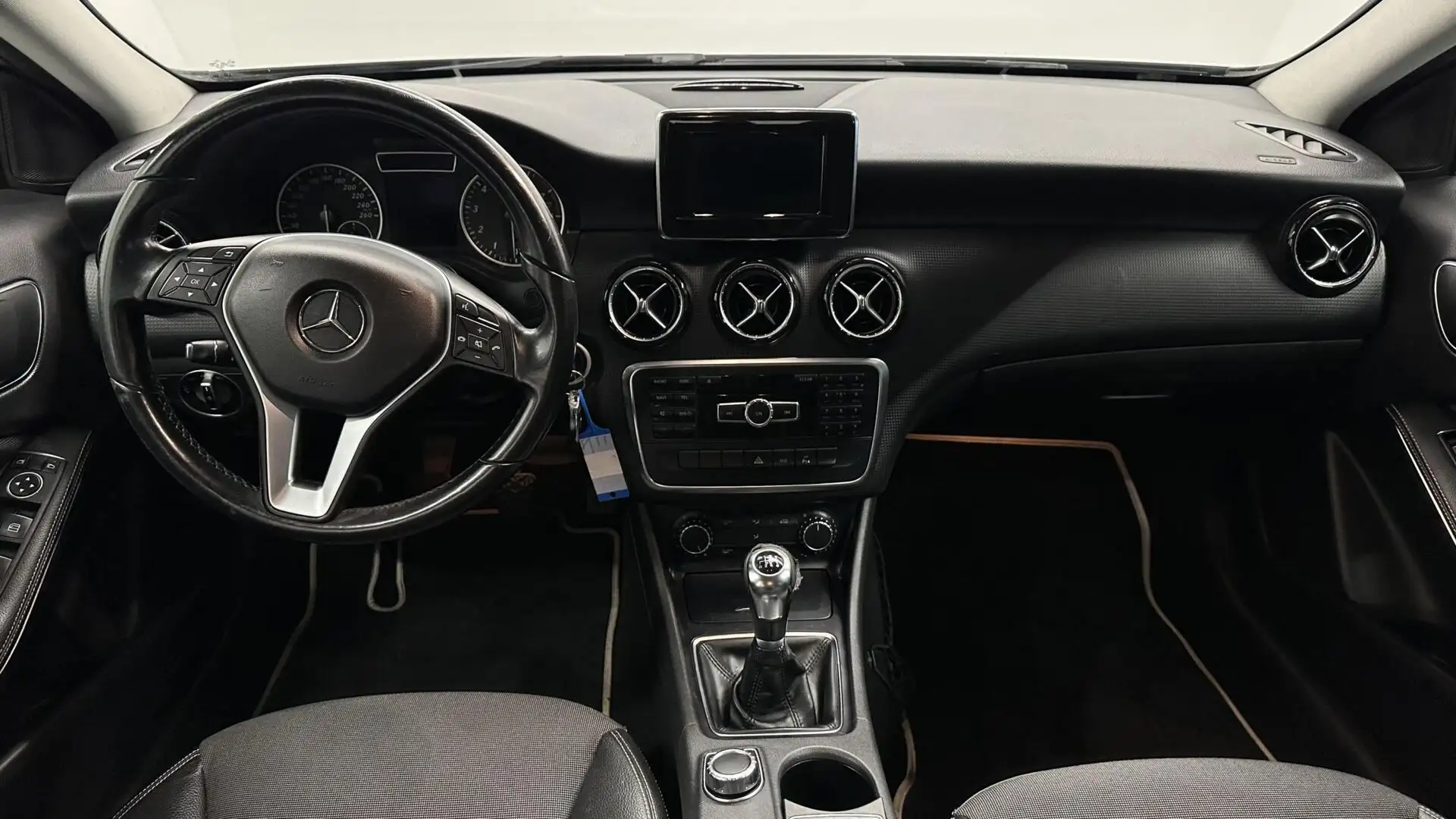Mercedes-Benz A 180 Edition Navigatie LM LED. Gris - 2