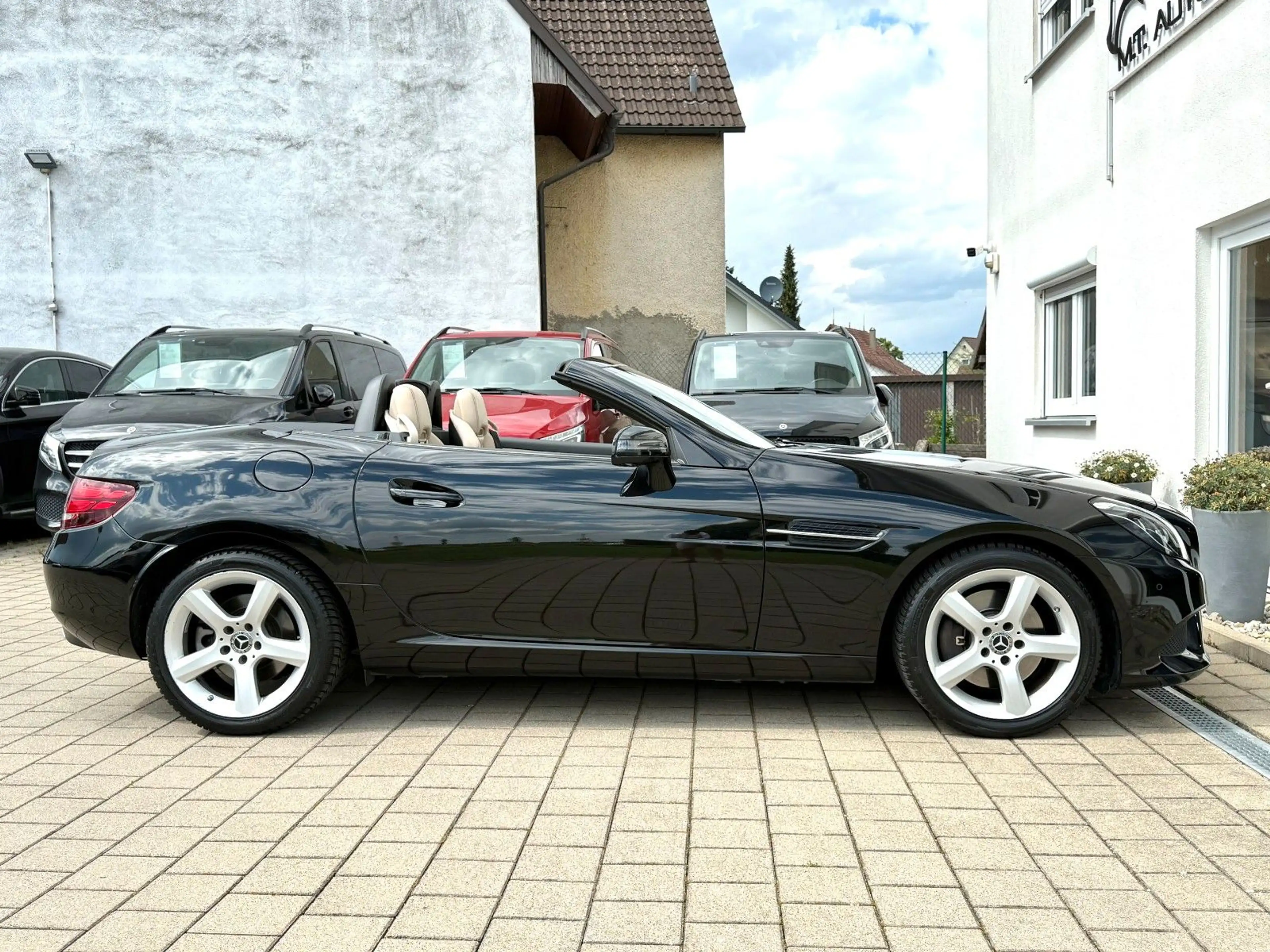 Mercedes-Benz SLC 200 *ROADSTER*PDC*SHZ*PANO*NAVI*TEMP*BLUETOO — photo 4