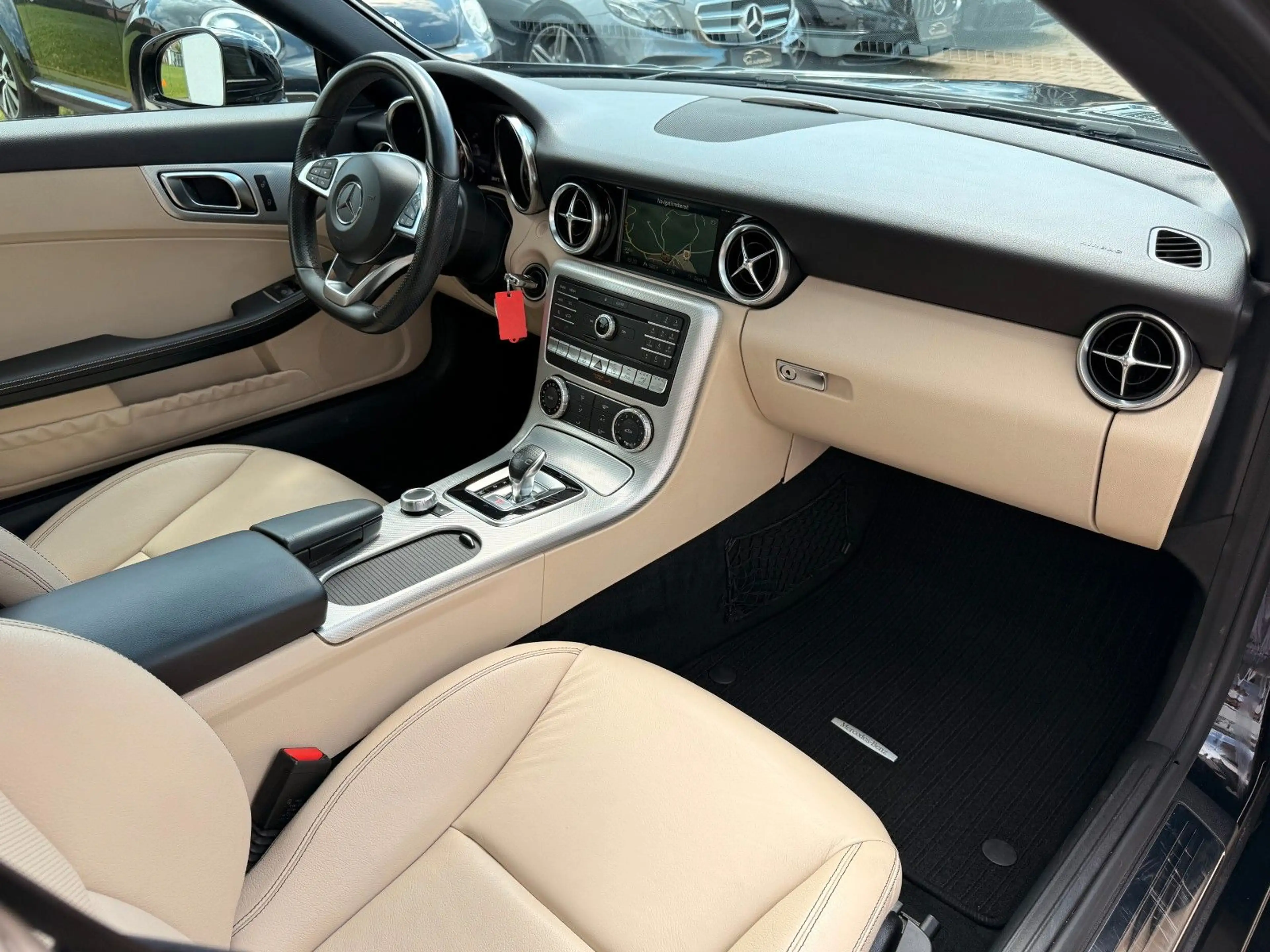 Mercedes-Benz SLC 200 *ROADSTER*PDC*SHZ*PANO*NAVI*TEMP*BLUETOO — photo 21