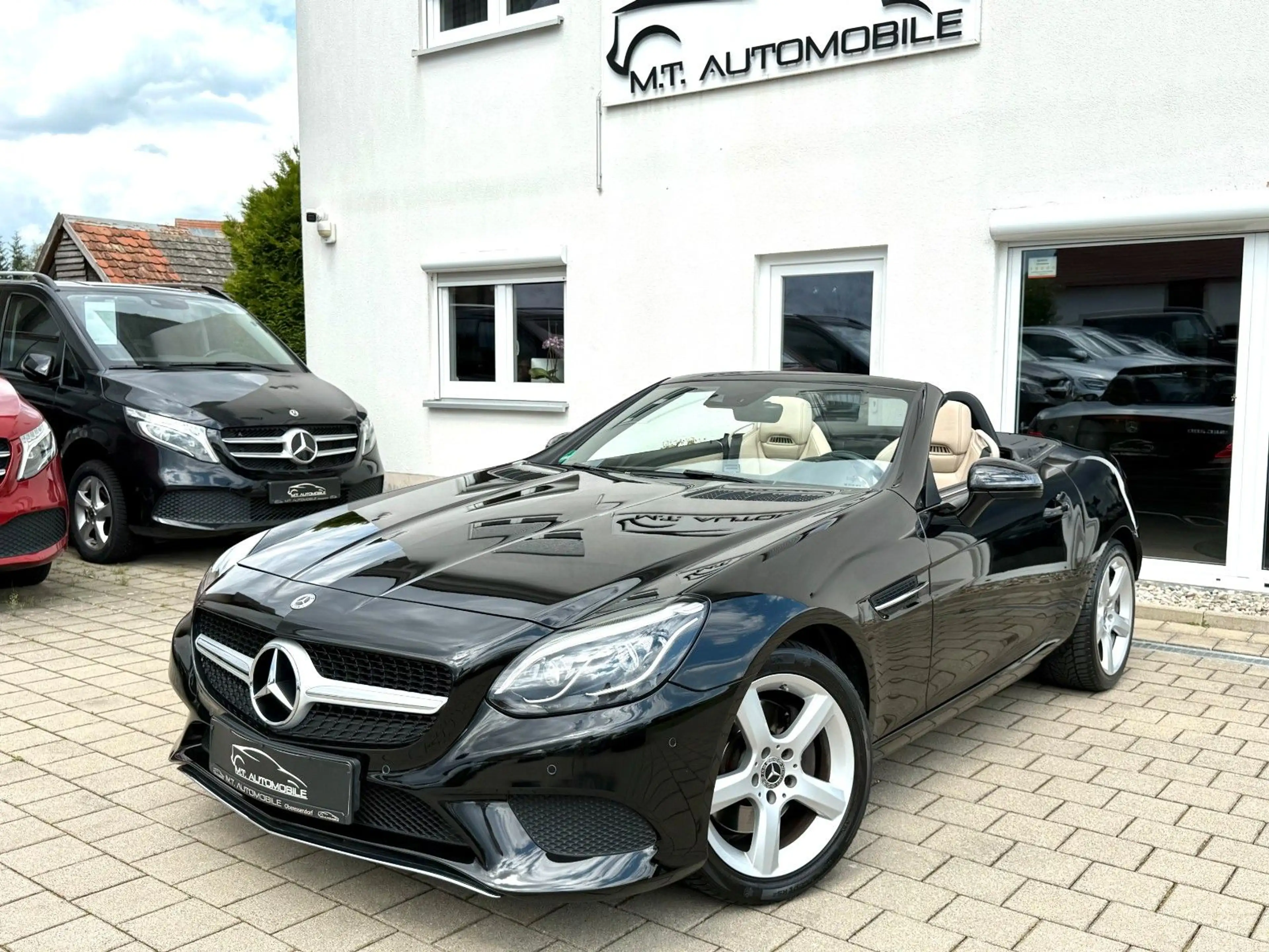 Mercedes-Benz SLC 200 *ROADSTER*PDC*SHZ*PANO*NAVI*TEMP*BLUETOO