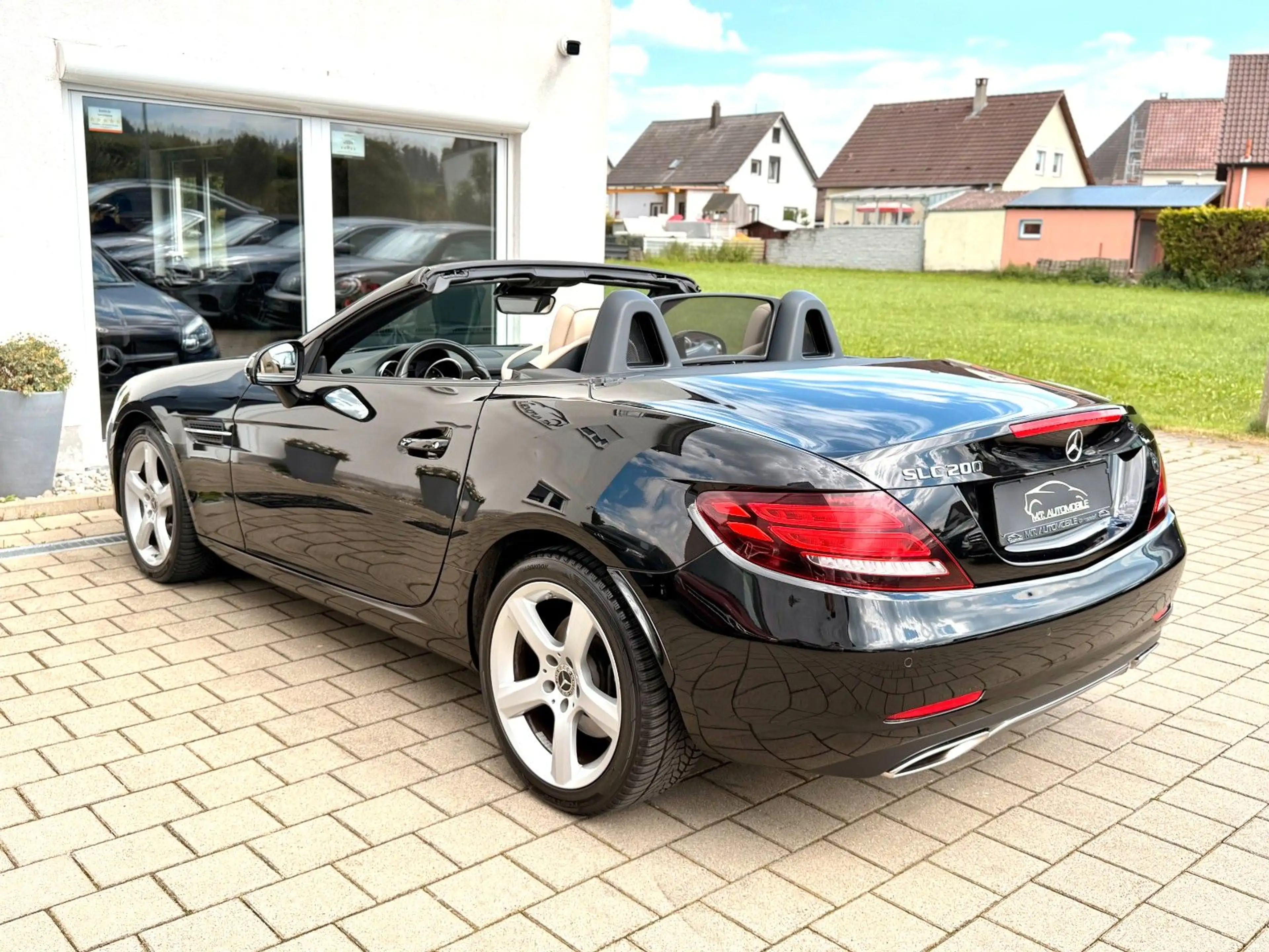 Mercedes-Benz SLC 200 *ROADSTER*PDC*SHZ*PANO*NAVI*TEMP*BLUETOO — photo 11