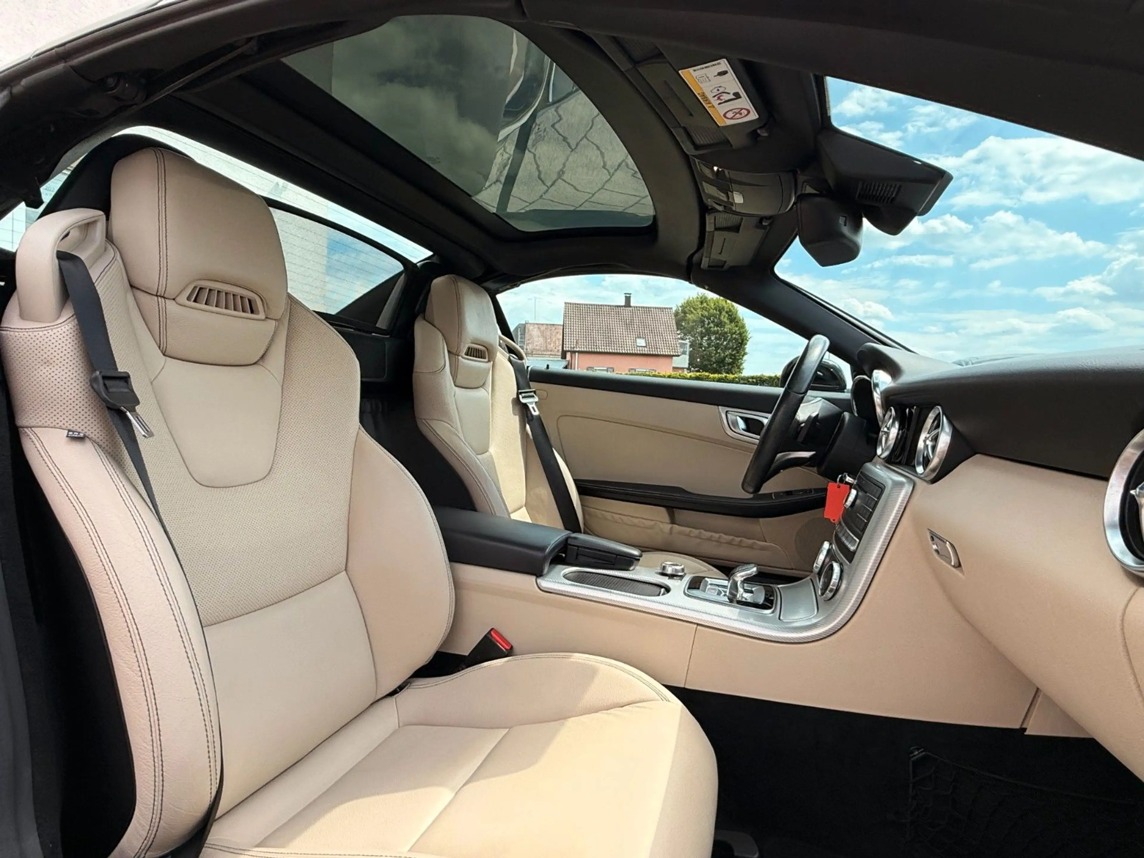 Mercedes-Benz SLC 200 *ROADSTER*PDC*SHZ*PANO*NAVI*TEMP*BLUETOO — photo 23