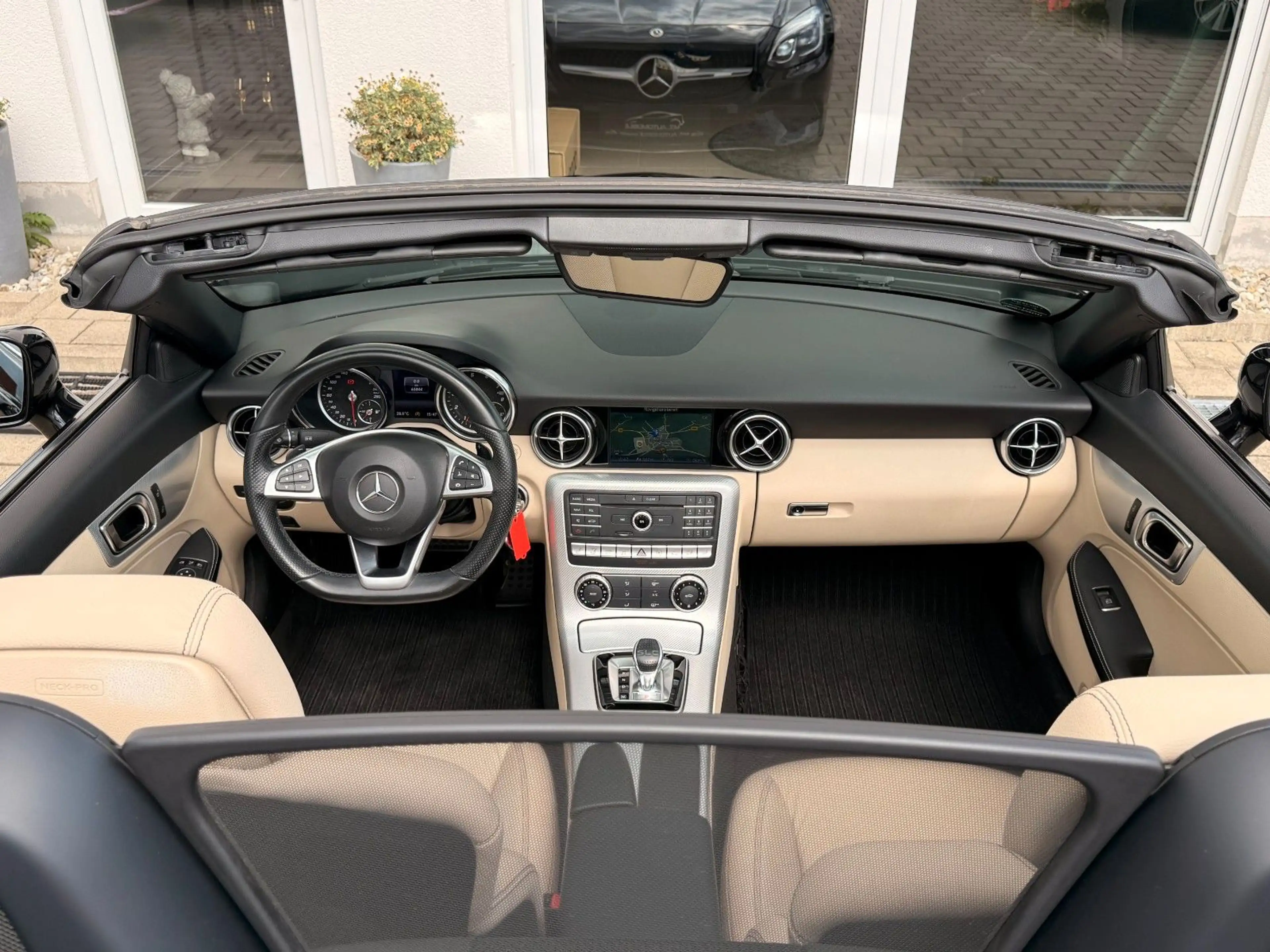 Mercedes-Benz SLC 200 *ROADSTER*PDC*SHZ*PANO*NAVI*TEMP*BLUETOO — photo 19
