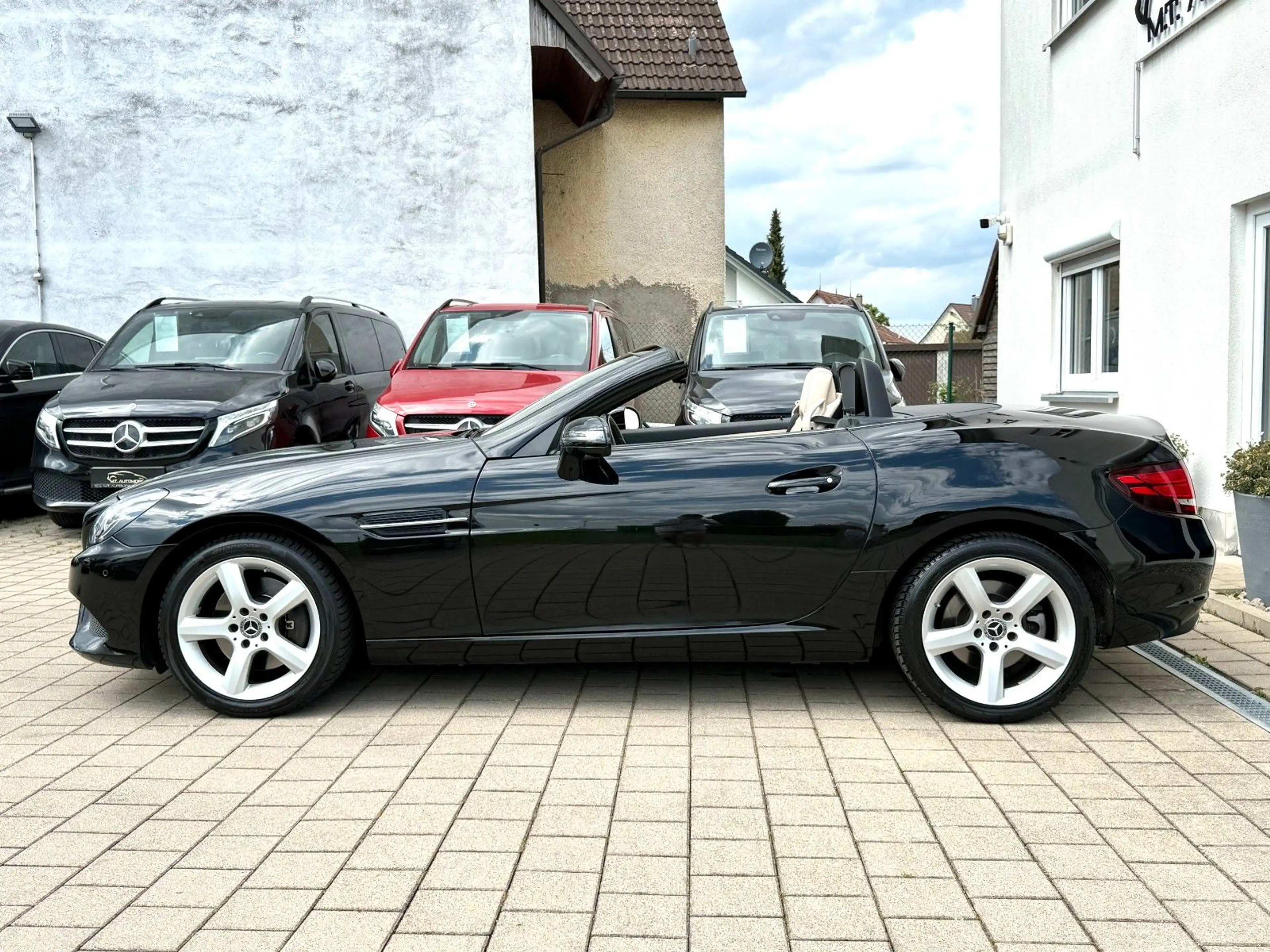 Mercedes-Benz SLC 200 *ROADSTER*PDC*SHZ*PANO*NAVI*TEMP*BLUETOO — photo 12