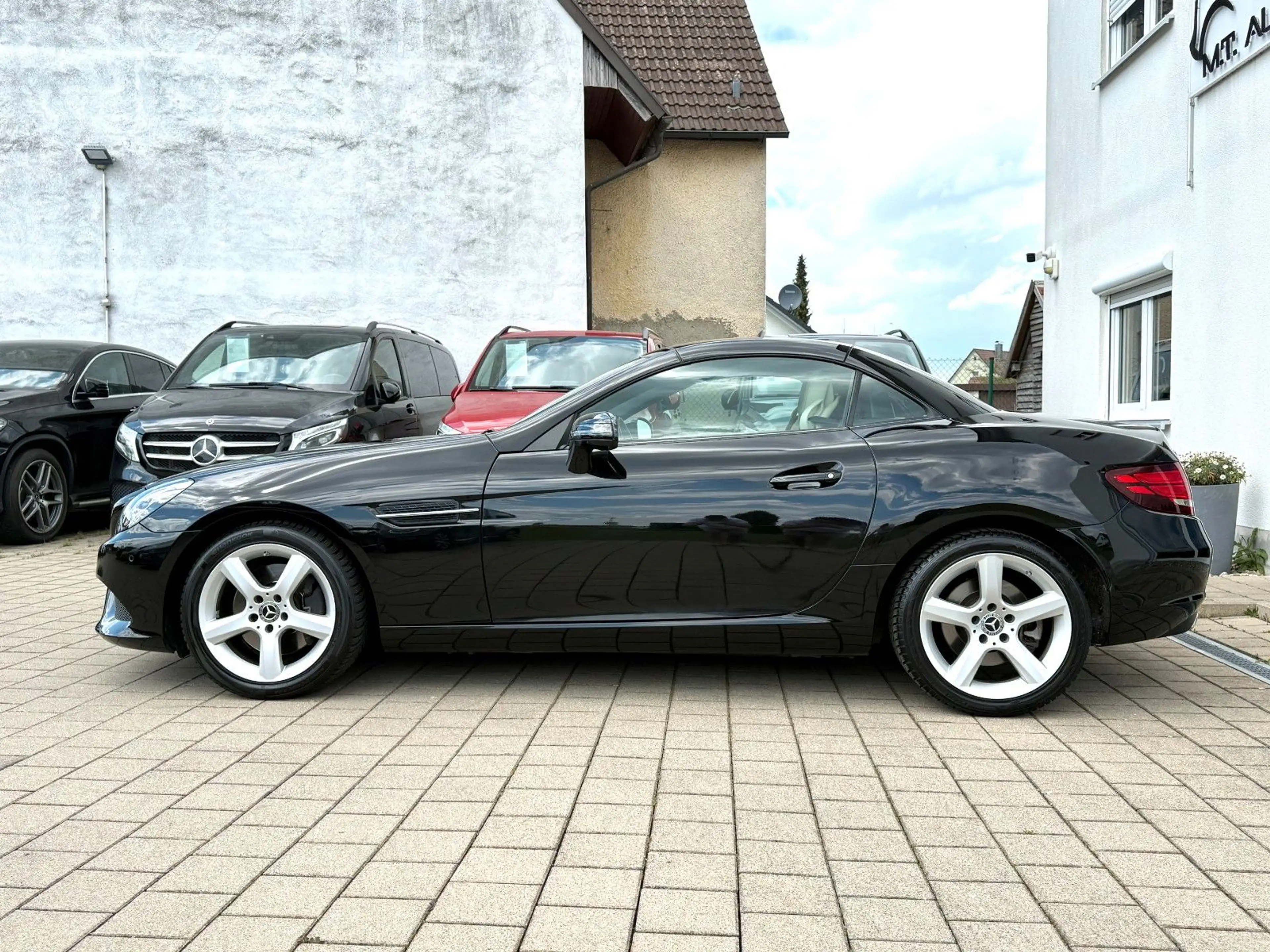 Mercedes-Benz SLC 200 *ROADSTER*PDC*SHZ*PANO*NAVI*TEMP*BLUETOO — photo 16