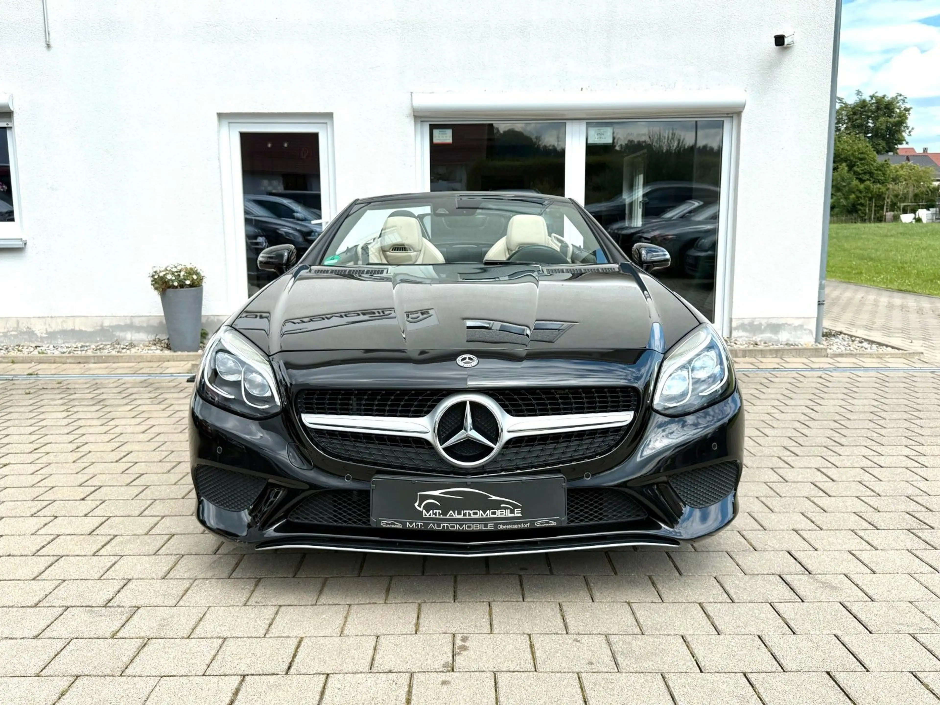 Mercedes-Benz SLC 200 *ROADSTER*PDC*SHZ*PANO*NAVI*TEMP*BLUETOO — photo 2