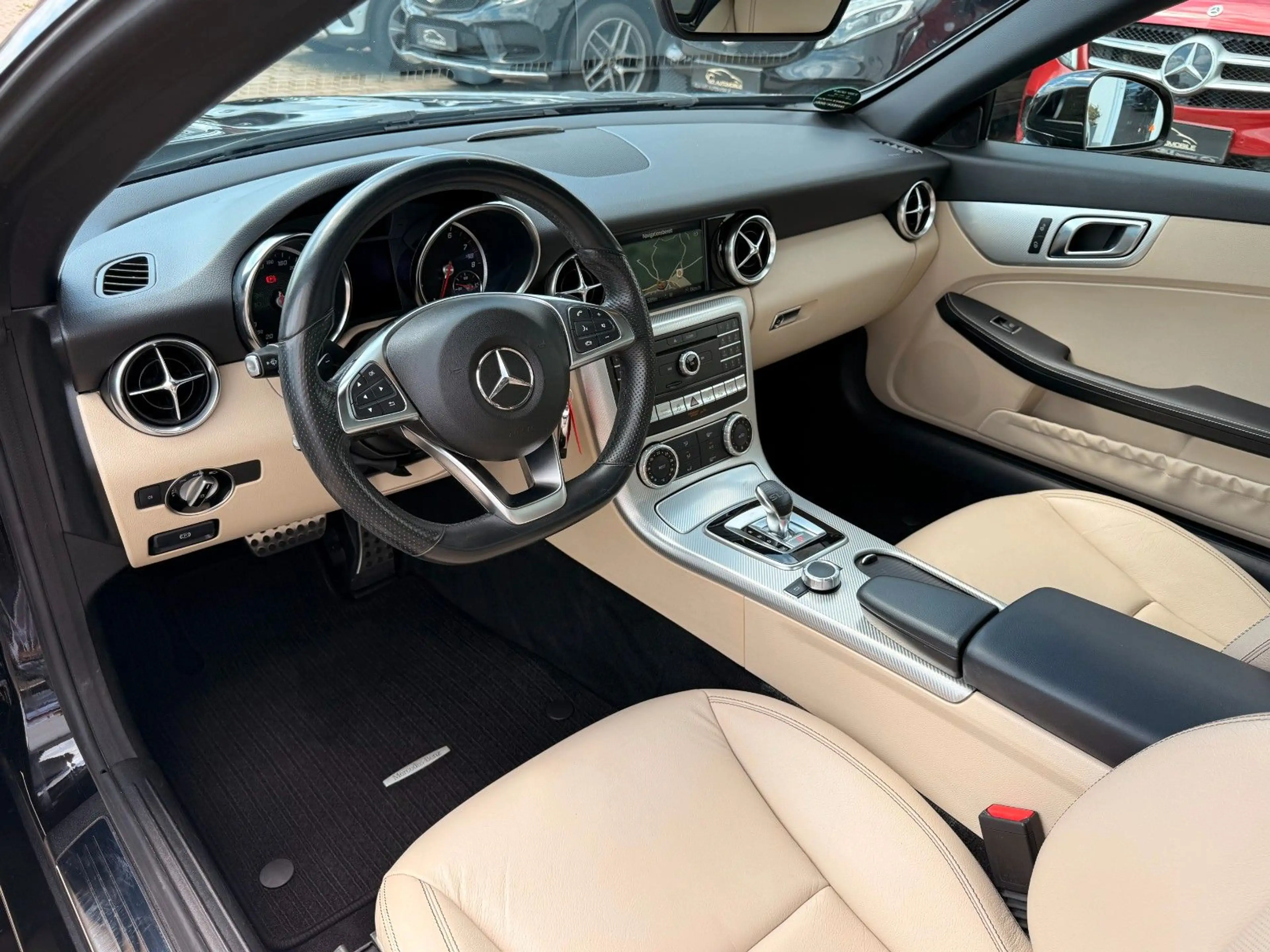 Mercedes-Benz SLC 200 *ROADSTER*PDC*SHZ*PANO*NAVI*TEMP*BLUETOO — photo 18