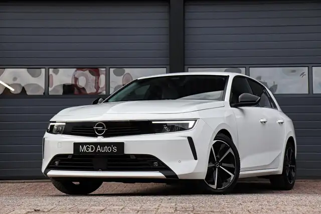 Opel Astra 1.2 Turbo Elegance /LED/CARPLAY/CAMERA/KEYLESS/ACC