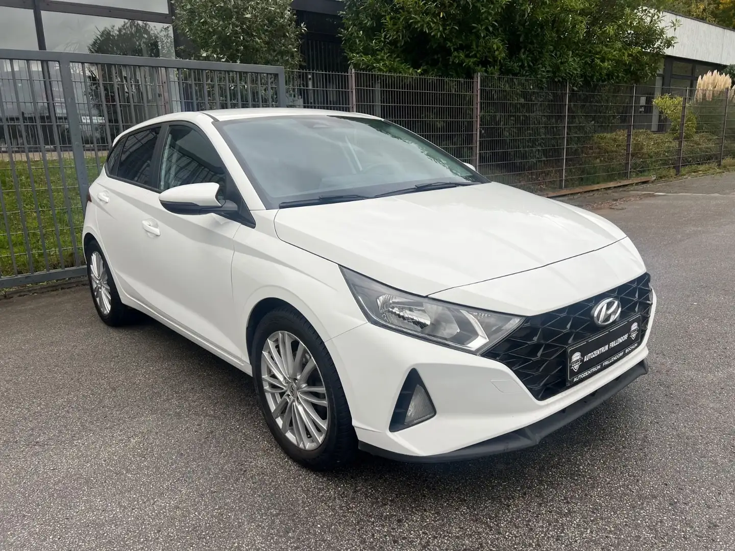Hyundai i20 Trend Mild-Hybrid AUTOMATIK/NAVI/KAMERA/LED! Weiß - 2