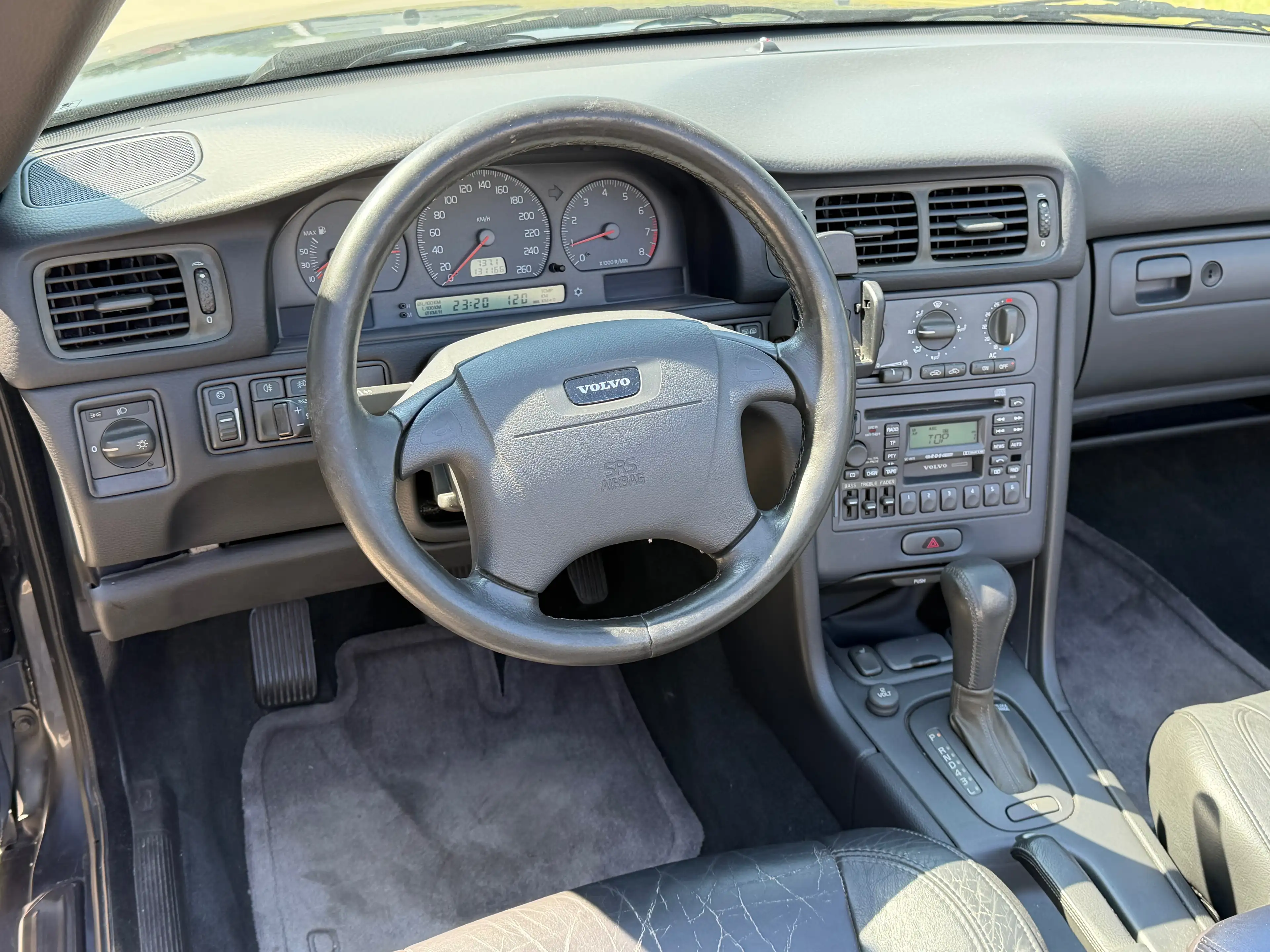 Volvo C70 Cabrio 2.0 Turbo 20v AUTOMAAT/ AIRCO/ LEDER — photo 9