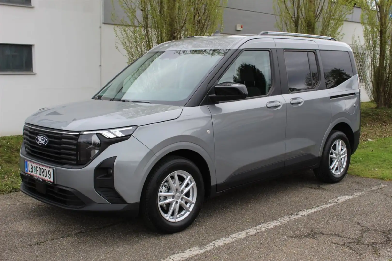 Ford Tourneo Courier Titanium 1.0EcoBoost 125PS M6 Zilver - 1