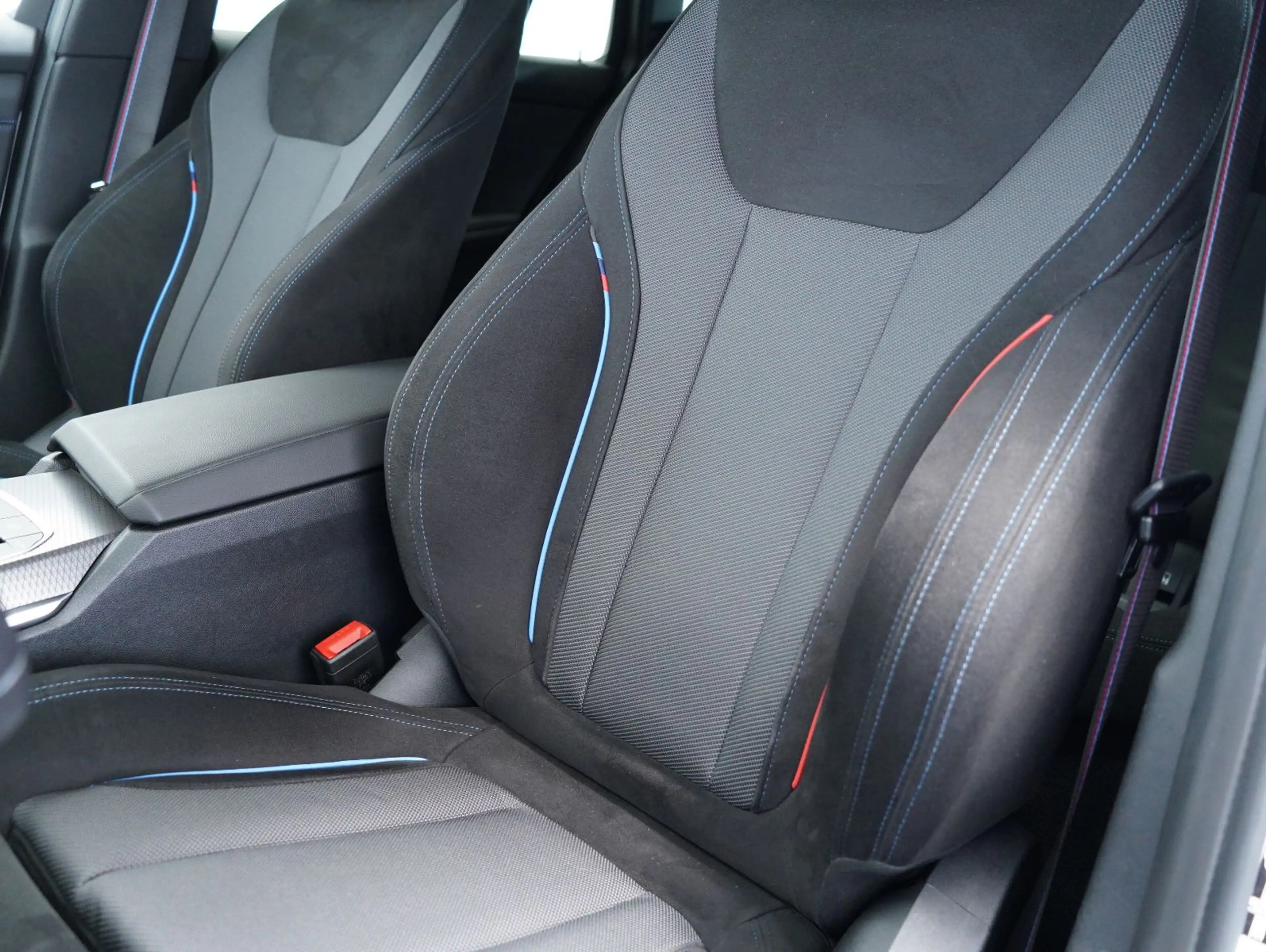 BMW 318 i Touring M Sport Pro LCI/CURVED/LED/HUD/AHK — photo 10