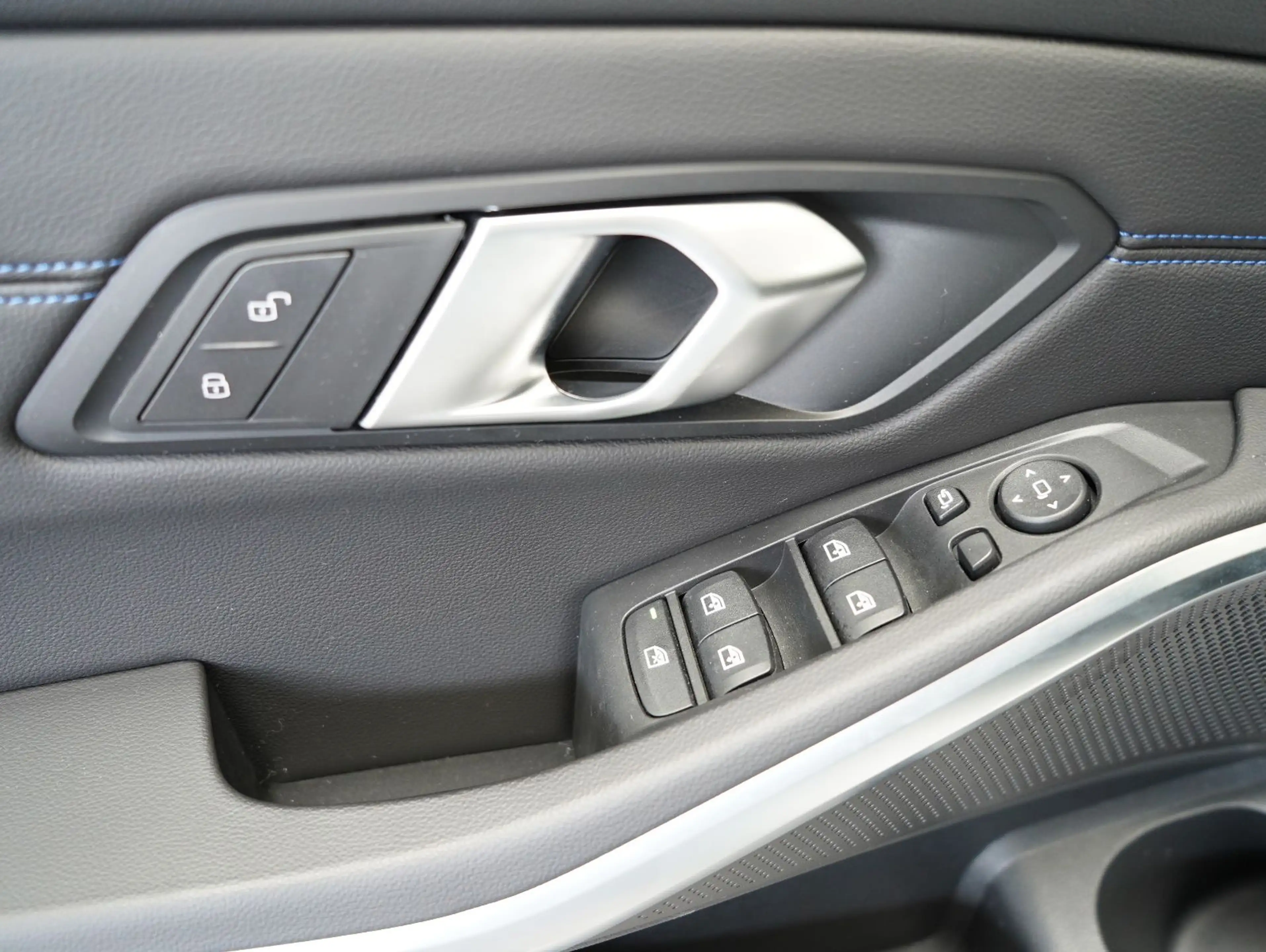 BMW 318 i Touring M Sport Pro LCI/CURVED/LED/HUD/AHK — photo 11