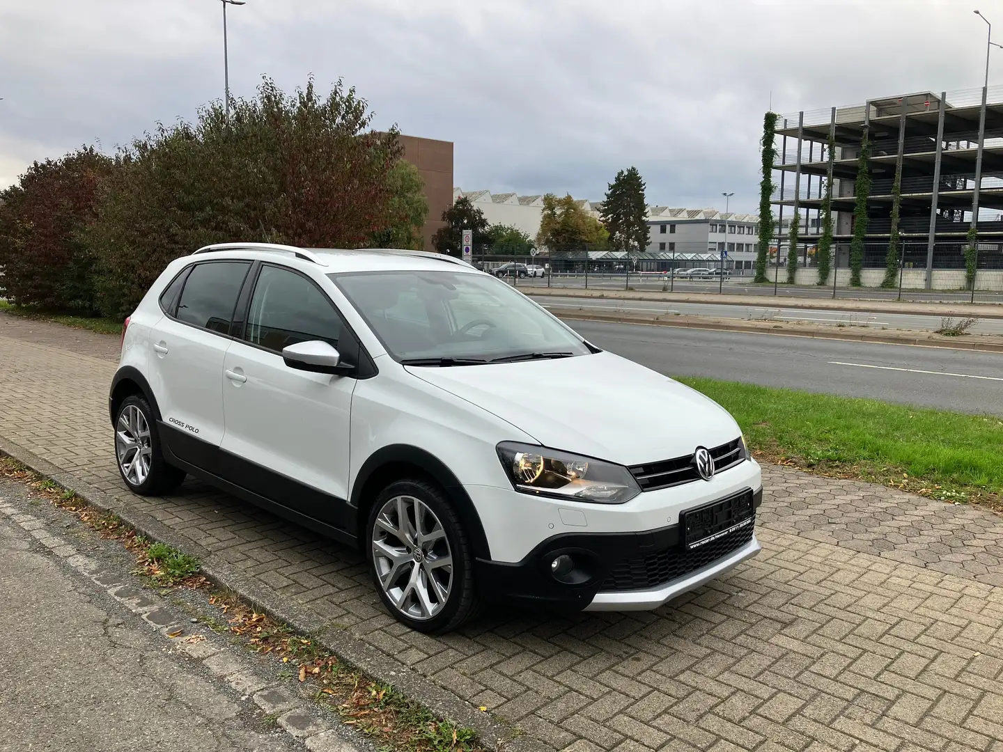 Volkswagen Polo Cross CrossPolo BlueMotion Technology/Navi-Chrom-Paket Weiß - 1