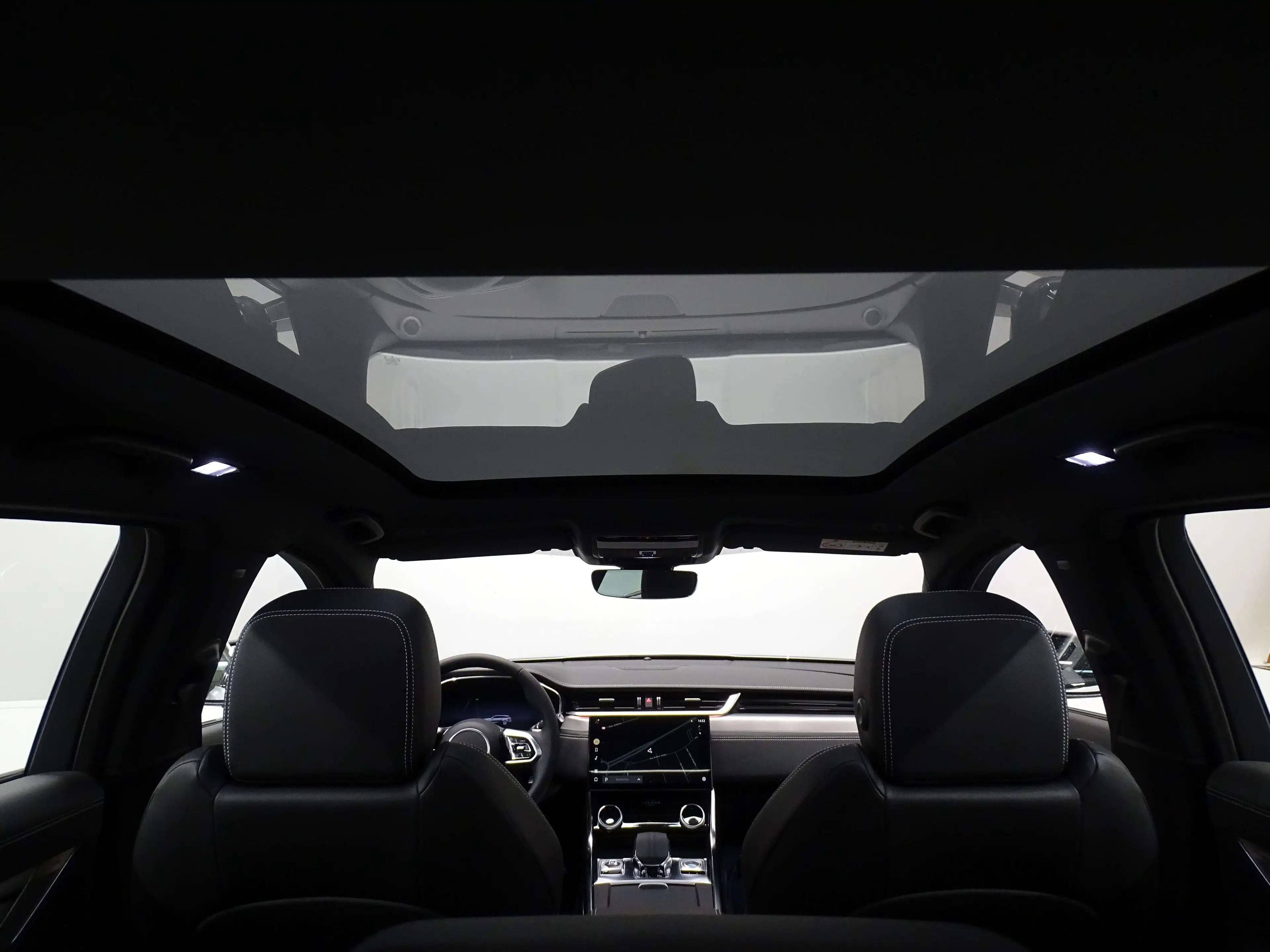 Jaguar XF D200 R-Dynamic SE RWD Auto — photo 10