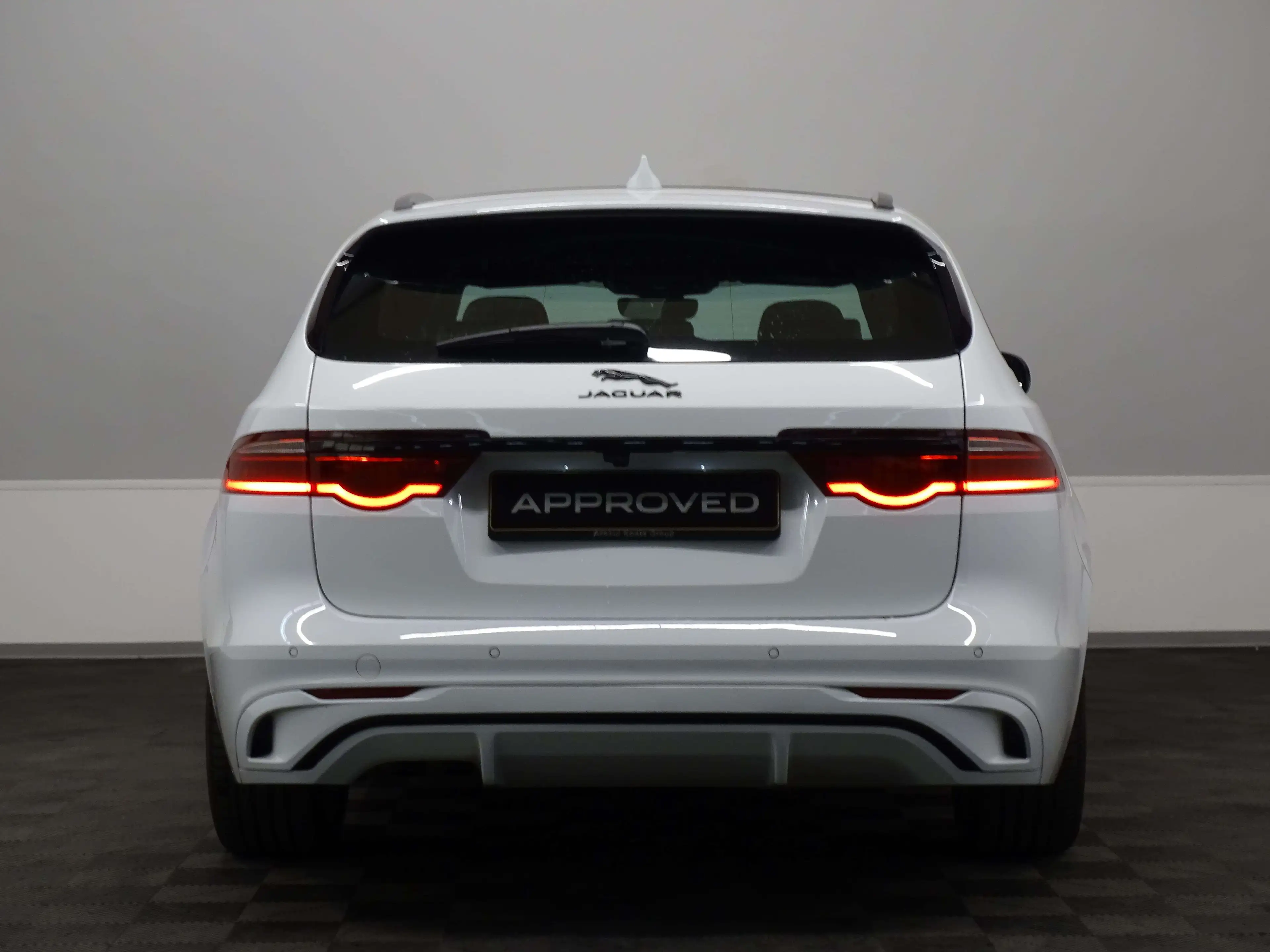 Jaguar XF D200 R-Dynamic SE RWD Auto — photo 5