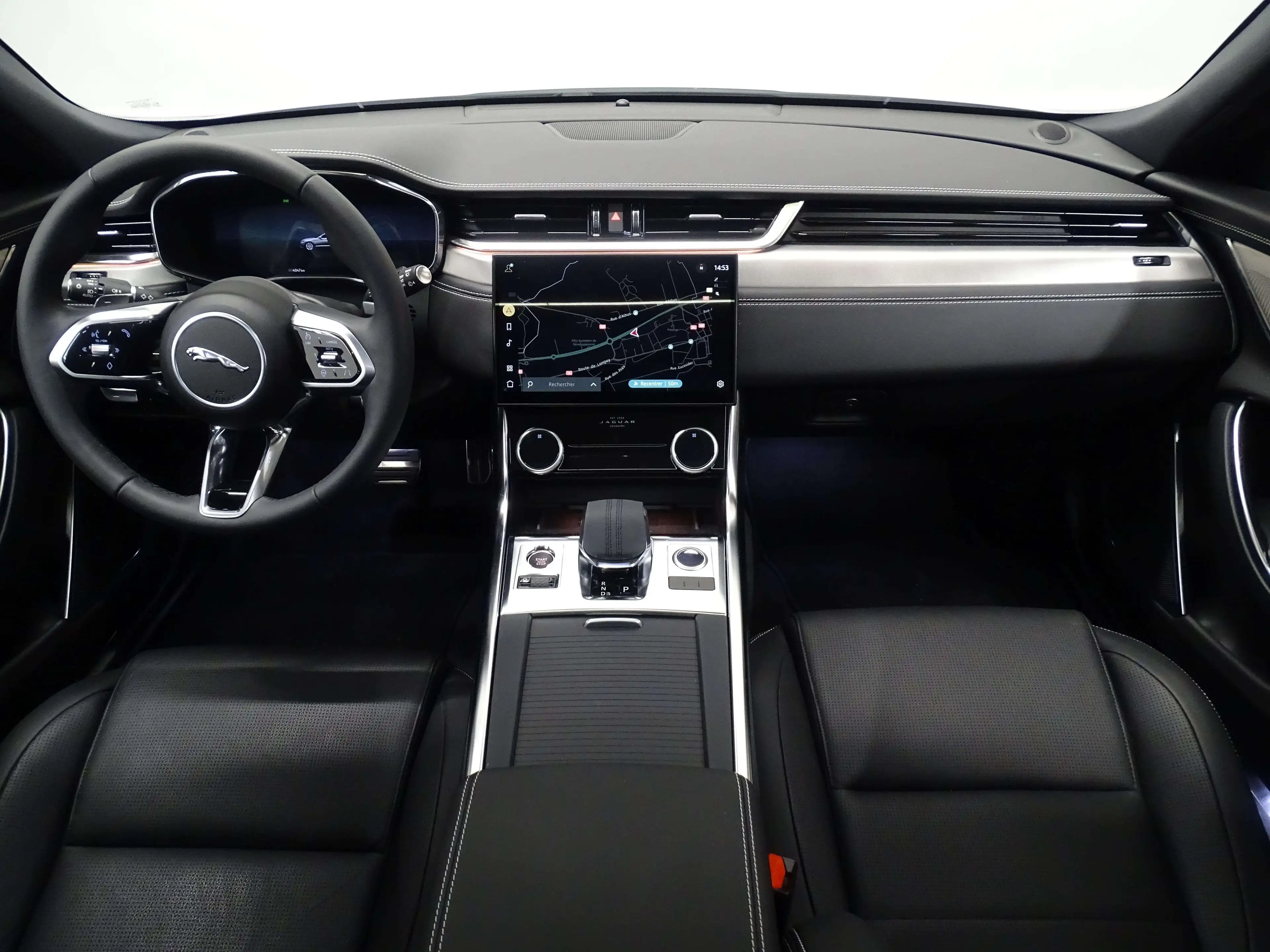 Jaguar XF D200 R-Dynamic SE RWD Auto — photo 9