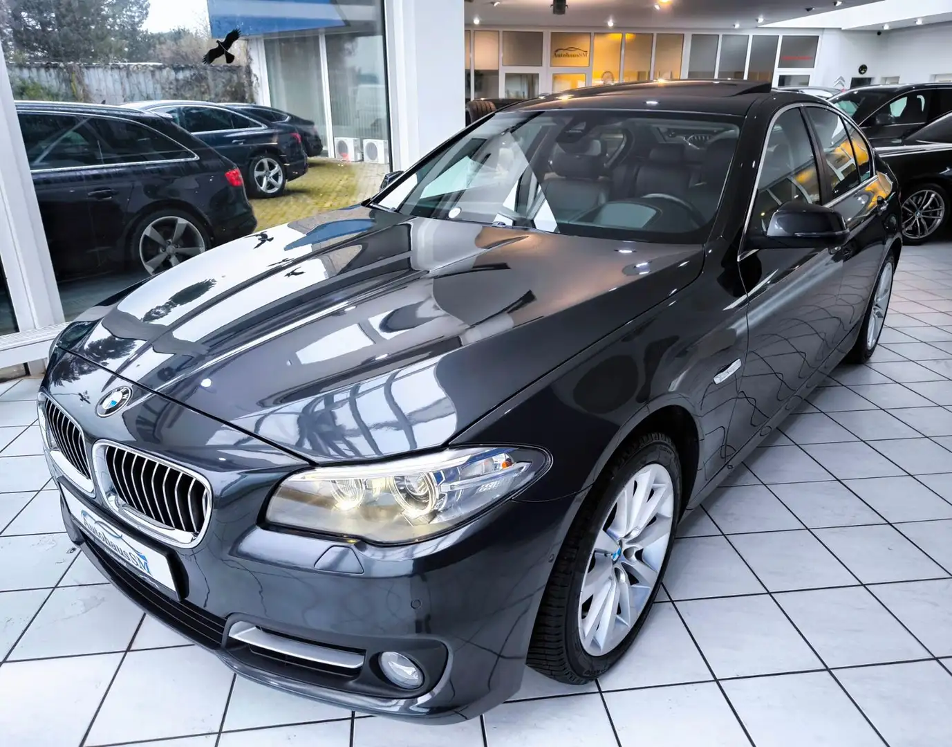 BMW 535 i Facelift*xDrive*Head Up*Keyless*360 Kamera* siva - 2