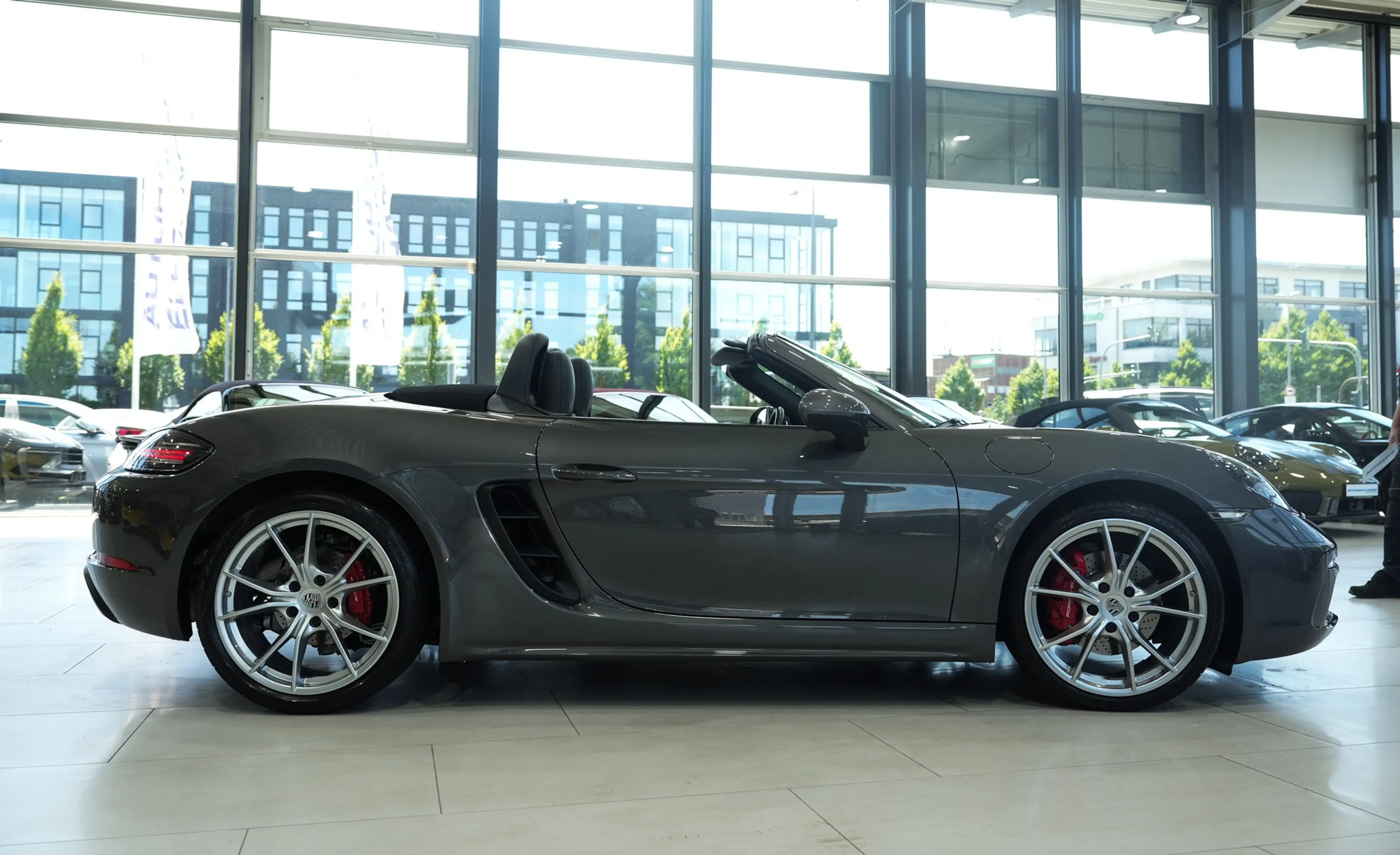 Porsche 718 Boxter S*SPORTSITZE*LEDER*HIFI*PDK*LM"20* — photo 4