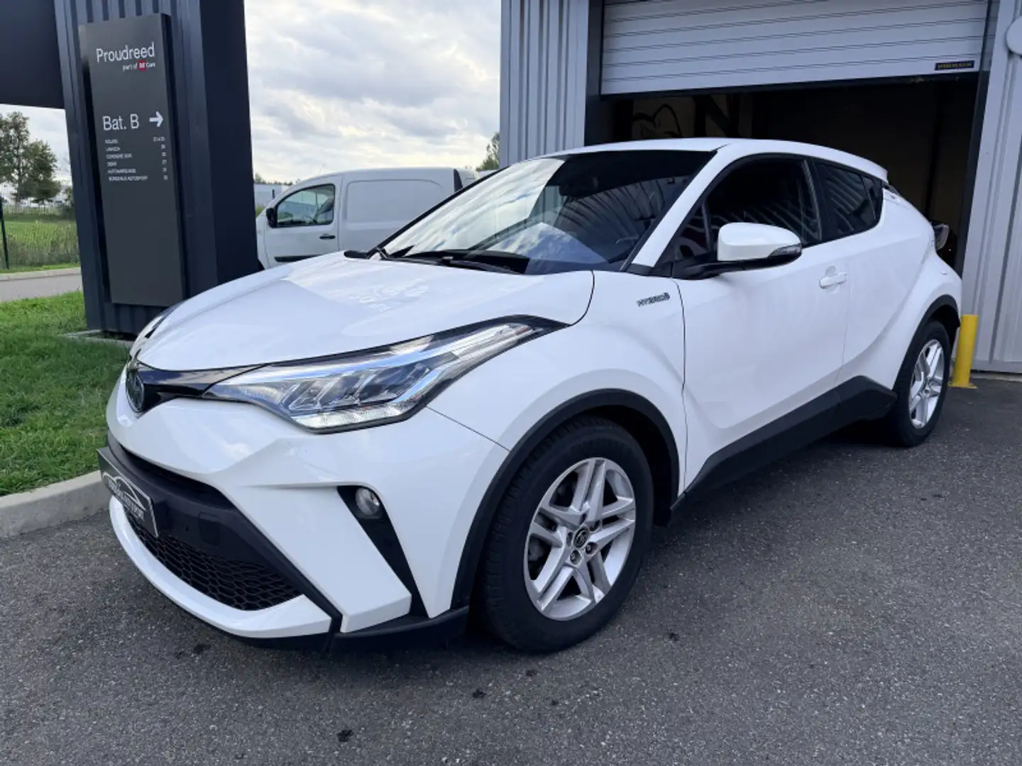 Toyota Dyna 122H DYNAMIC BUSINESS 2WD E-CVT + PROGRAMME BEYOND ZERO ACADEMY MY20 Blanc - 1
