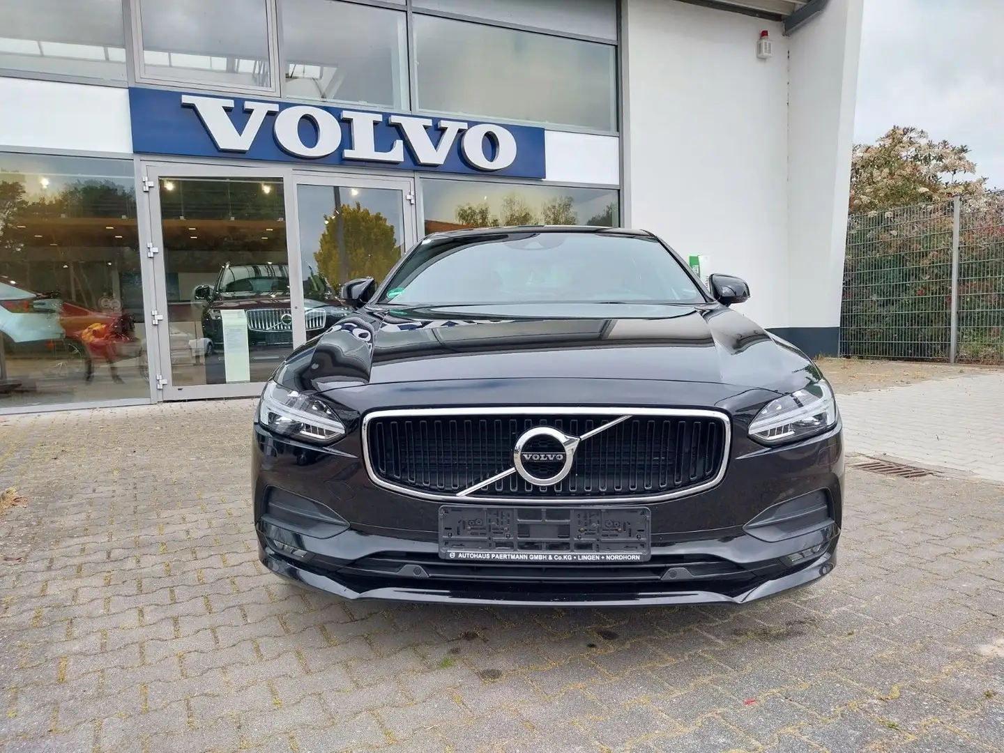 Volvo S90 D4 Lim. Momentum AWD Autom. Schwarz - 2