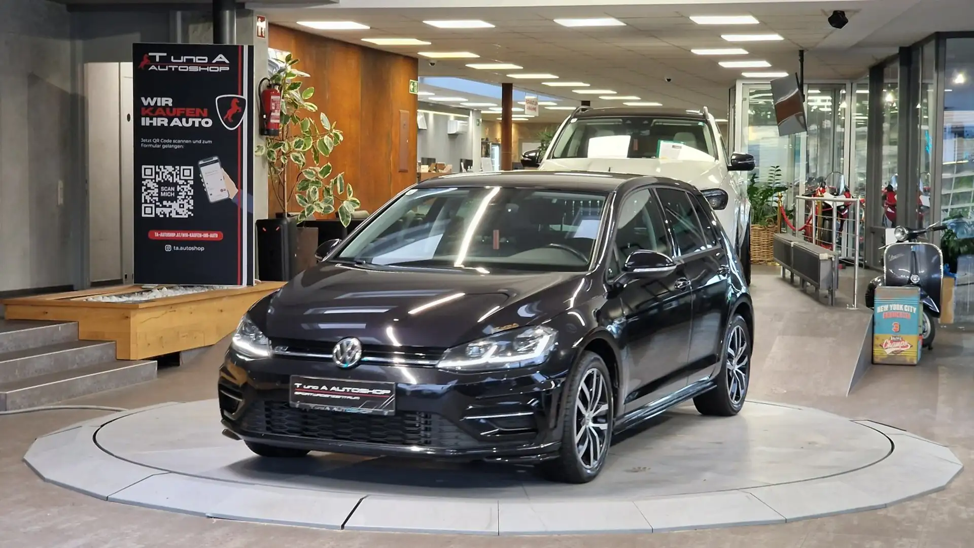 Volkswagen Golf 7 1.0 TSI R-Line *Digital-Cockpit*Navi*Carplay* Schwarz - 1