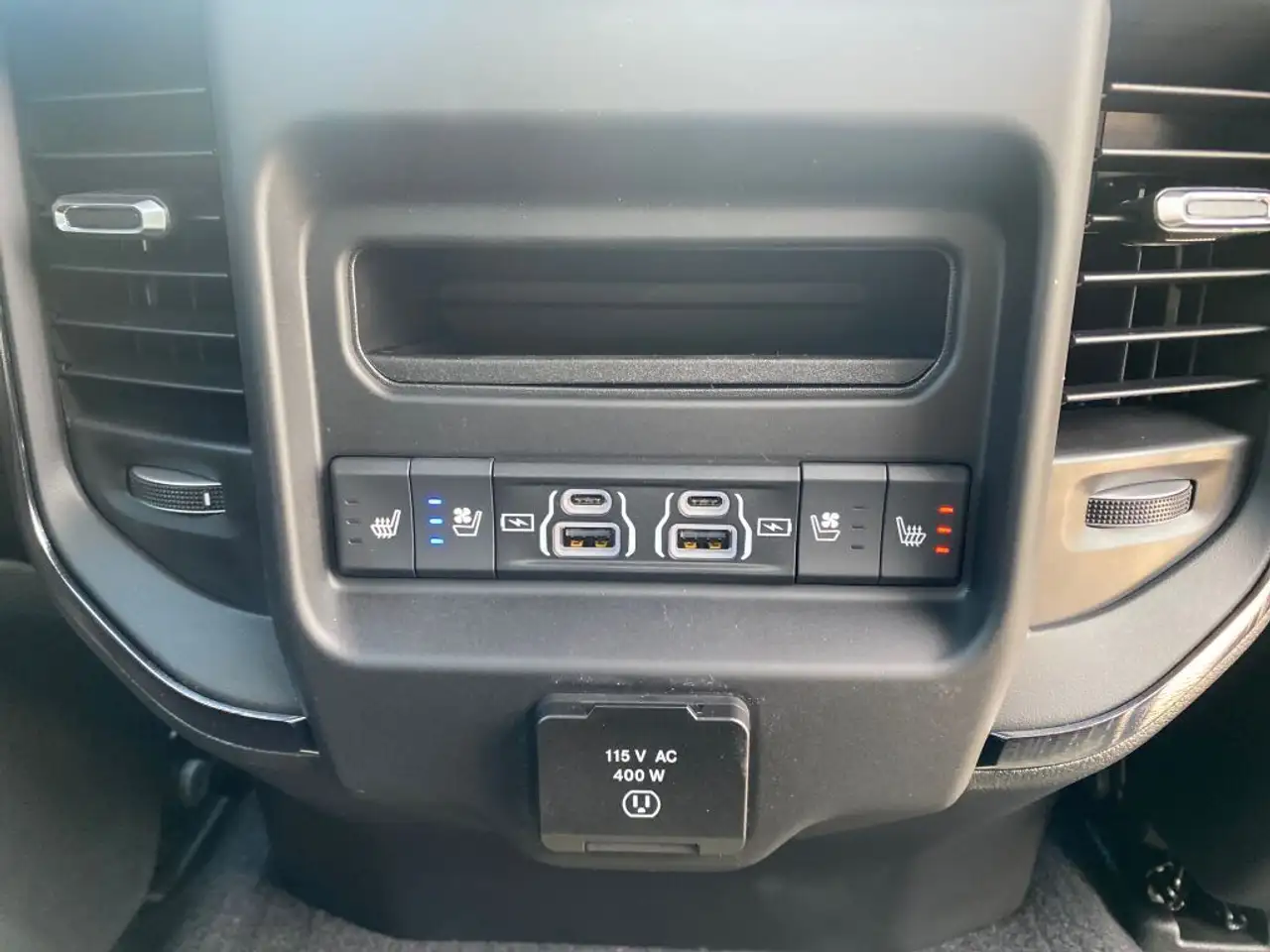 RAM 1500 снимка RAM 1500
